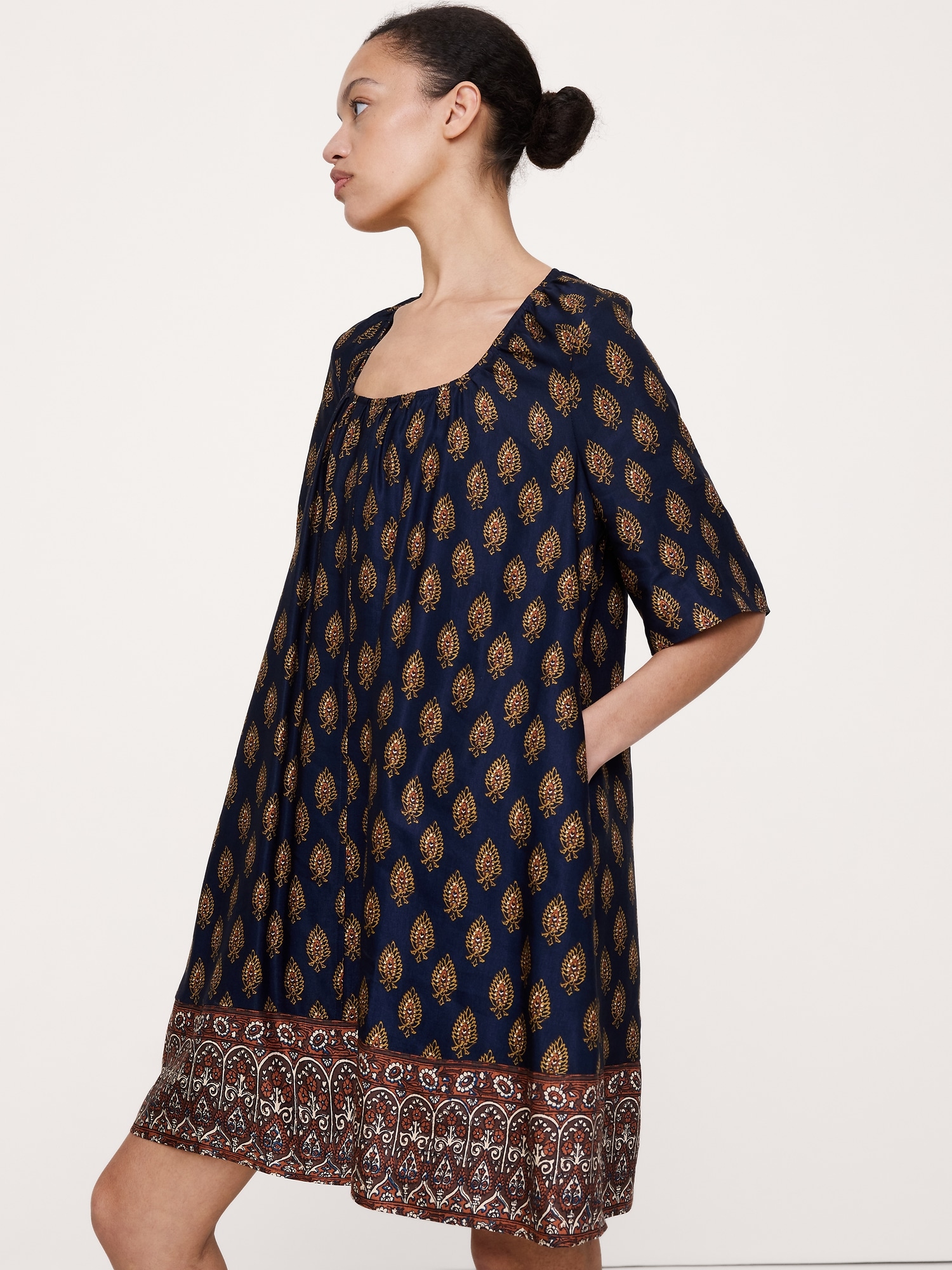 Image number 4 showing, Viscose-Linen Scoop-Neck Mini Dress