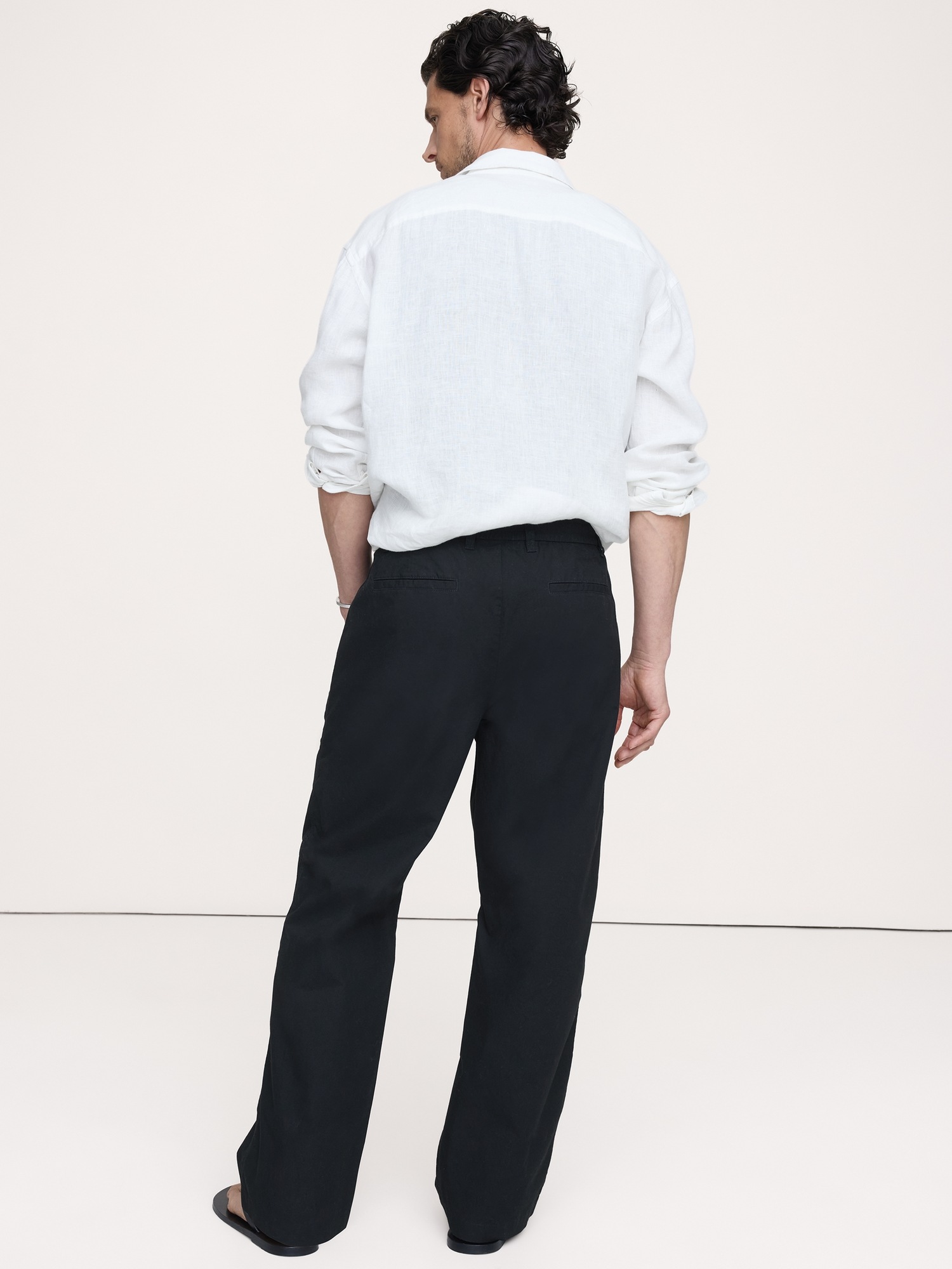 Мужские брюки Banana Republic The Weekender Relaxed Pull-On Pant in Cotton, цвет: Чёрный — фото 2