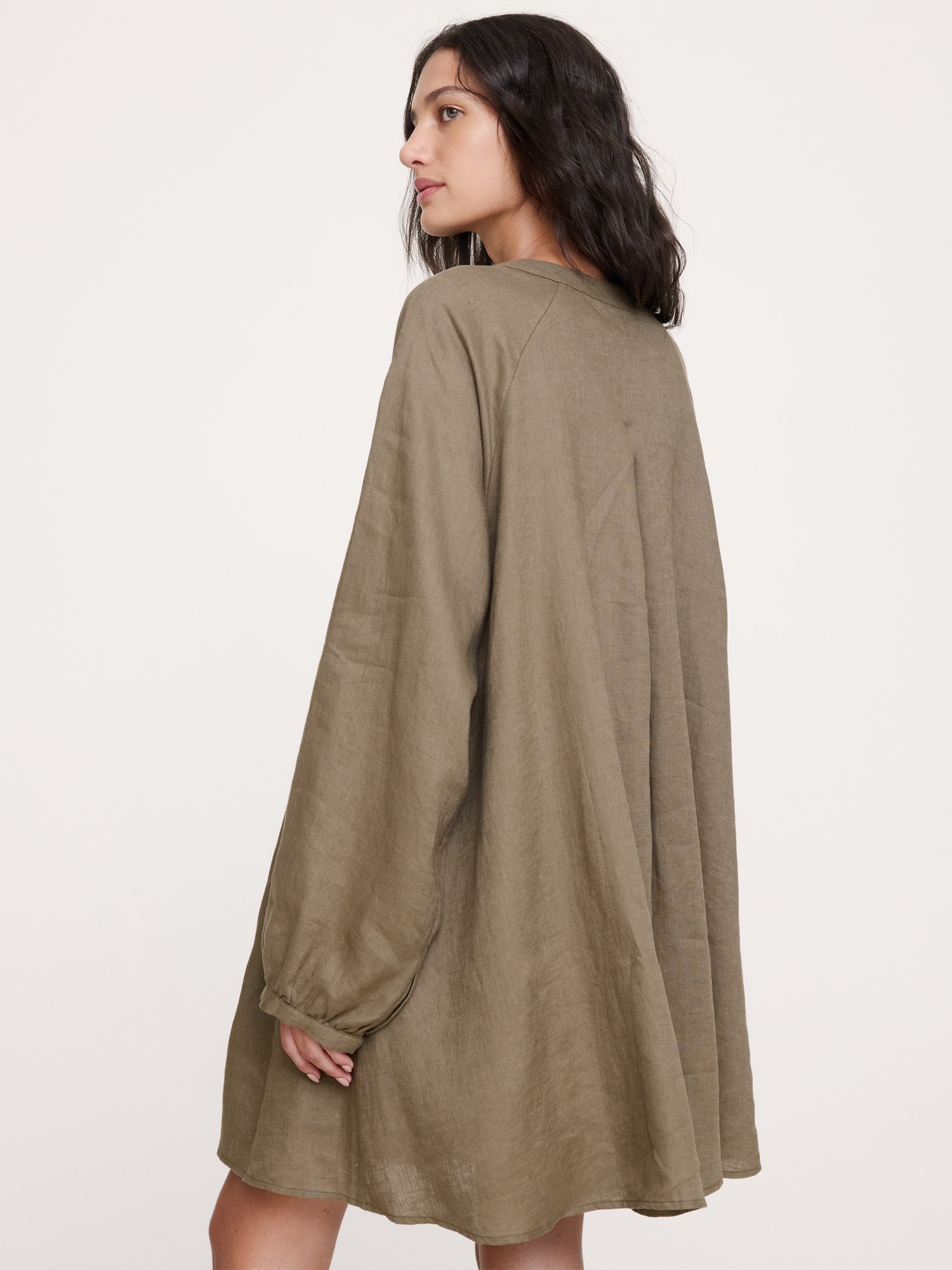 Женское платье Banana Republic Linen Kaftan Mini, цвет: Зелёный — фото 2