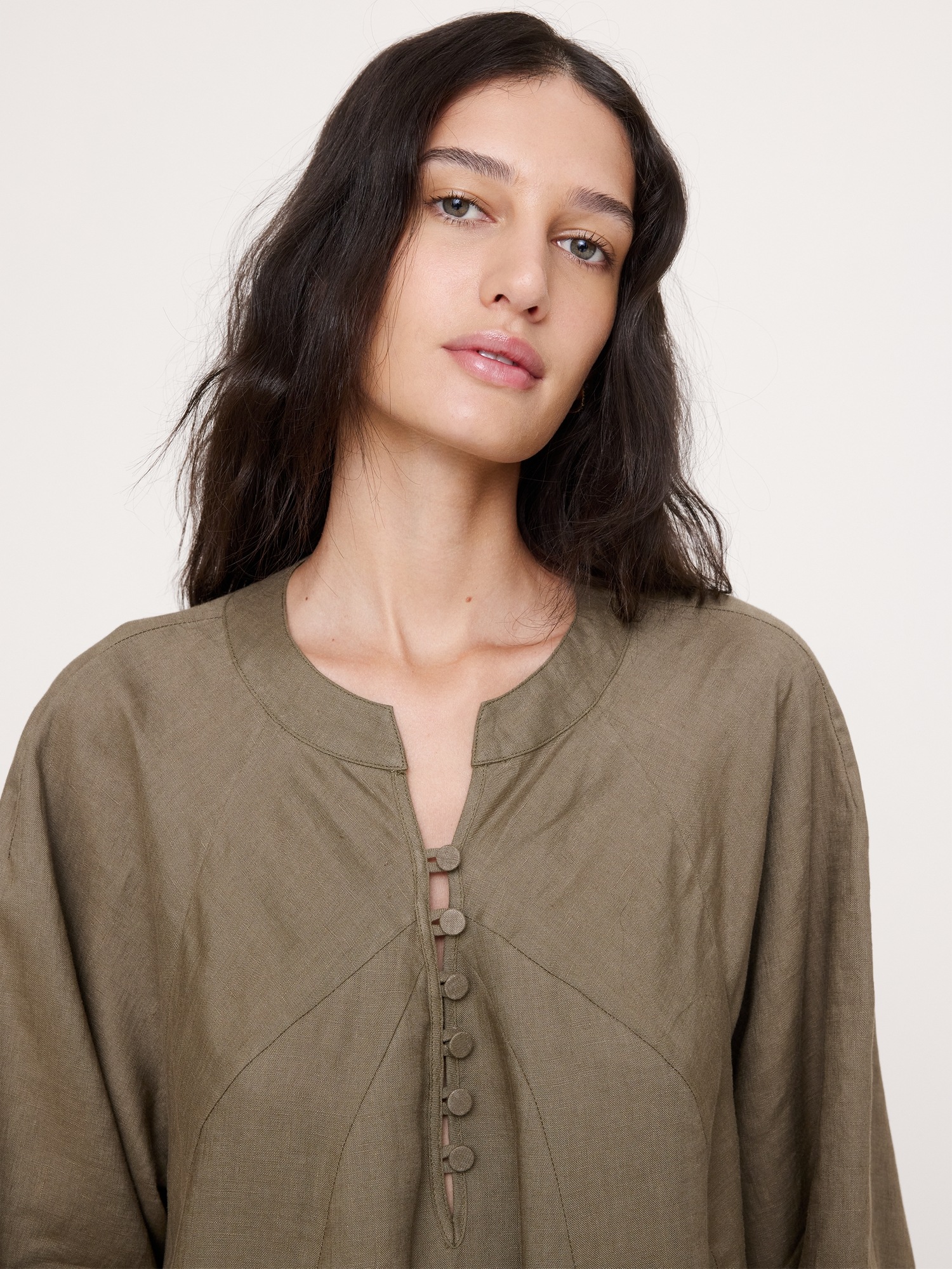 Женское платье Banana Republic Linen Kaftan Mini, цвет: Зелёный — фото 3