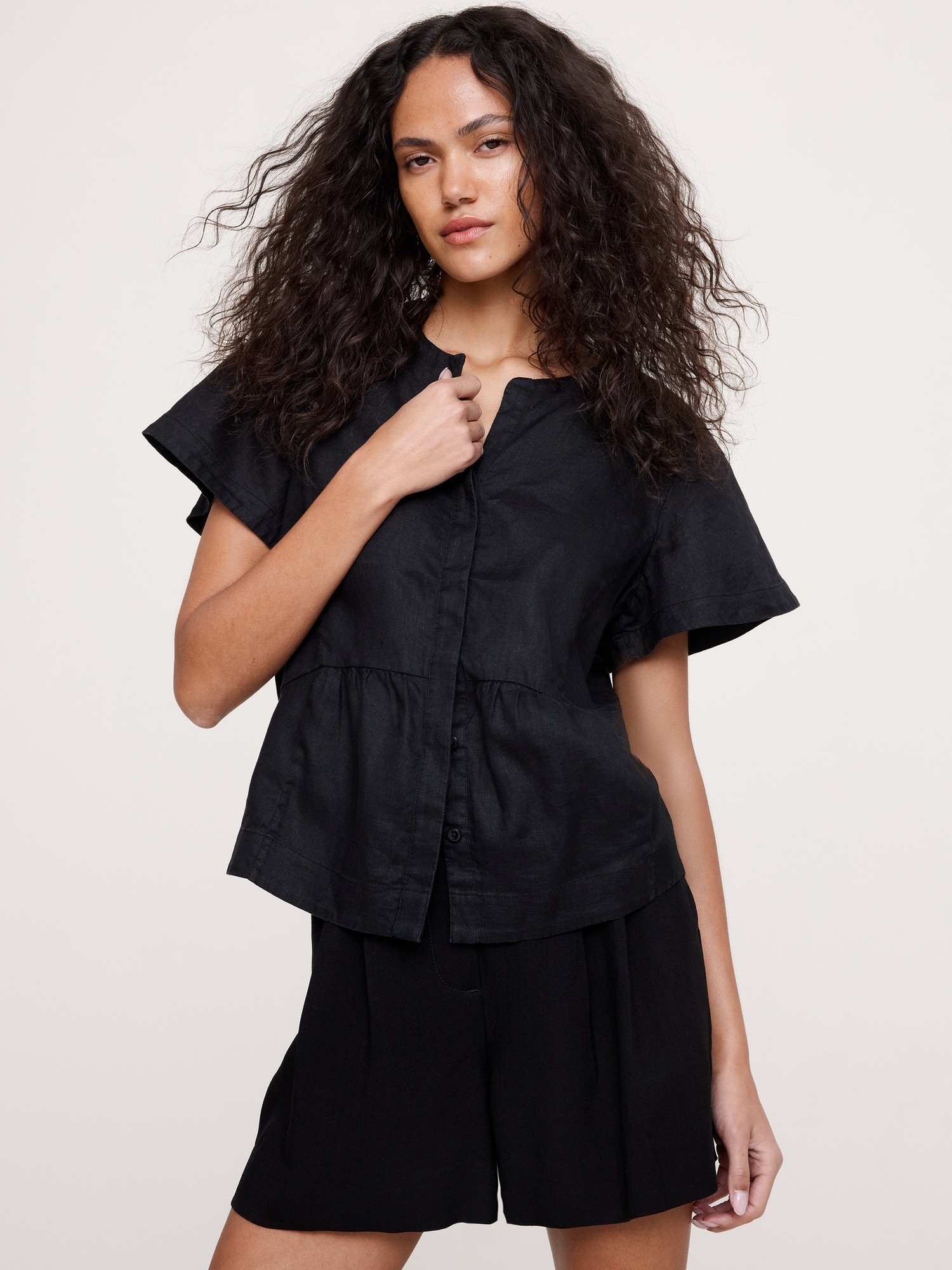 Женский топ Banana Republic Linen Flutter-Sleeve Top, цвет: Чёрный — фото 3
