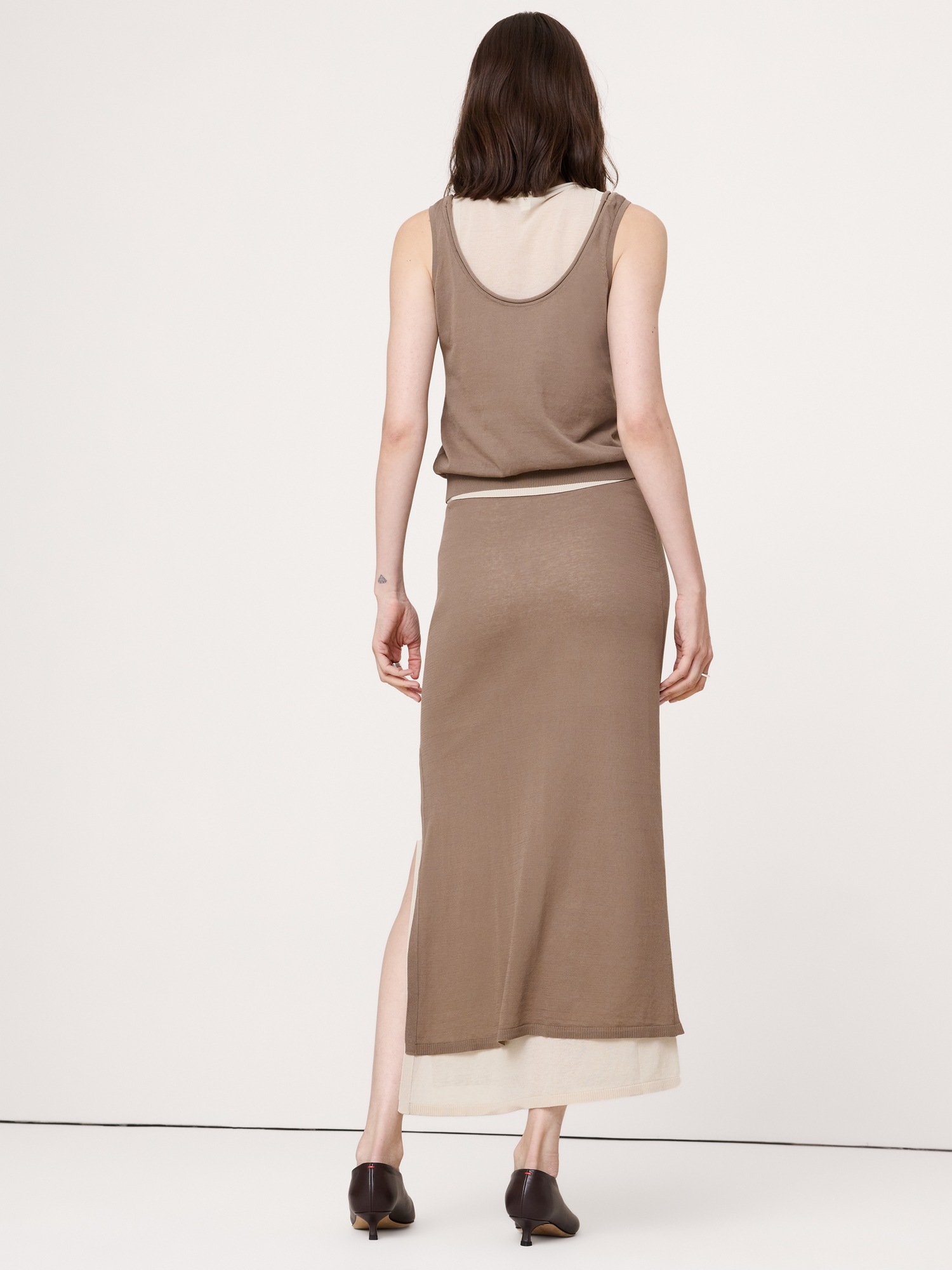 Женская юбка Banana Republic Layered Ultra-Fine Cotton Maxi, цвет: Серо-коричневый / Бежевый — фото 2