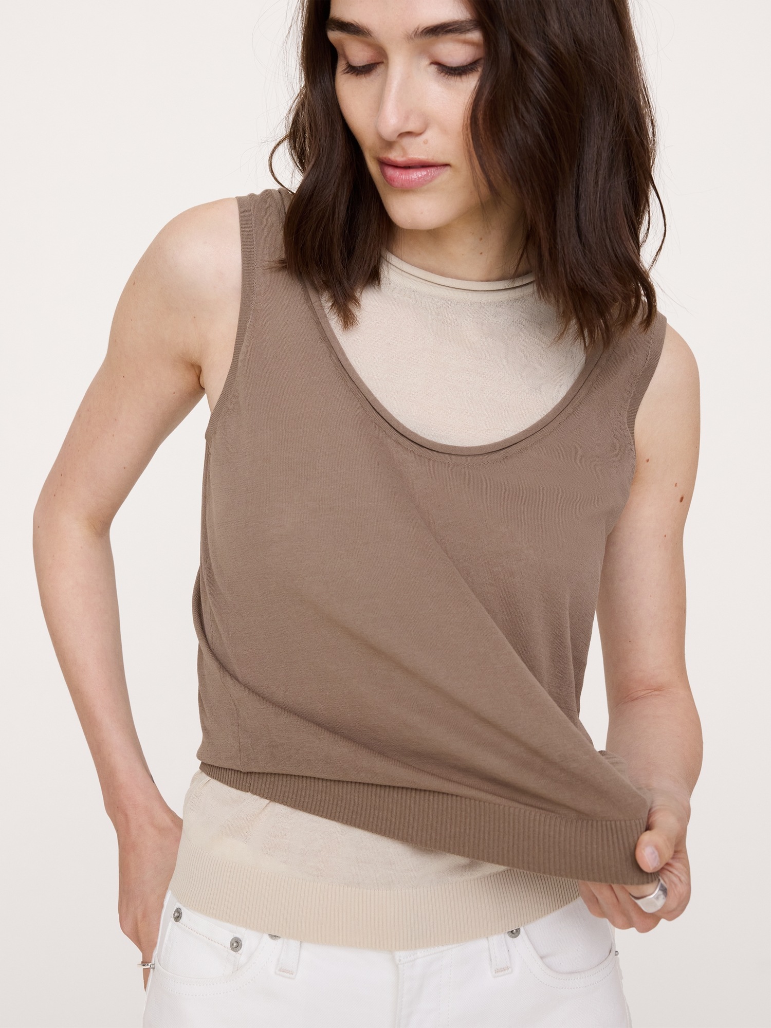 Женский топ Banana Republic Sheer Ultra-Fine Cotton Layered Tank, цвет: Серо-коричневый — фото 5