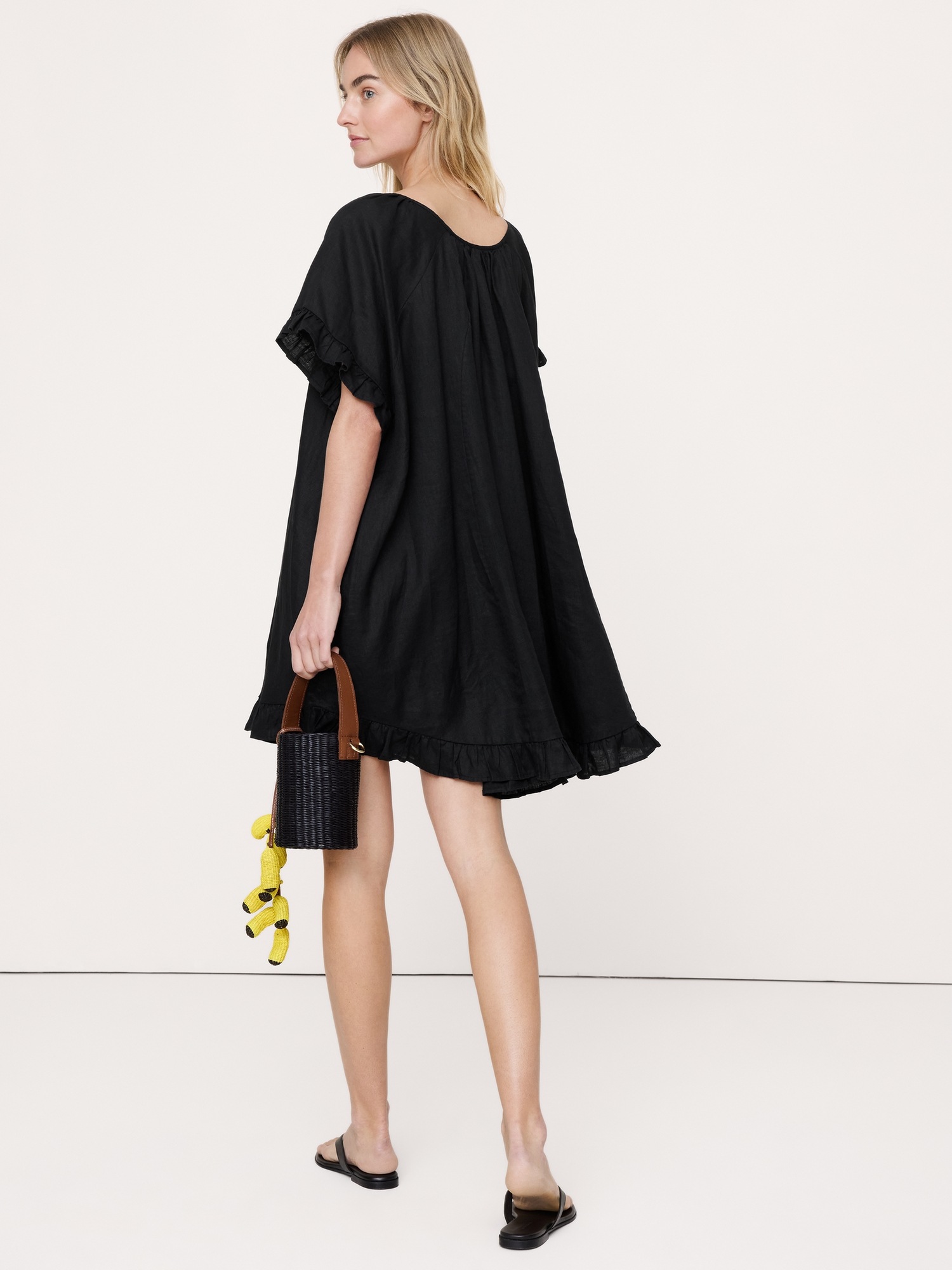 Женское платье Banana Republic Ruffle Trim Mini, цвет: Чёрный — фото 2