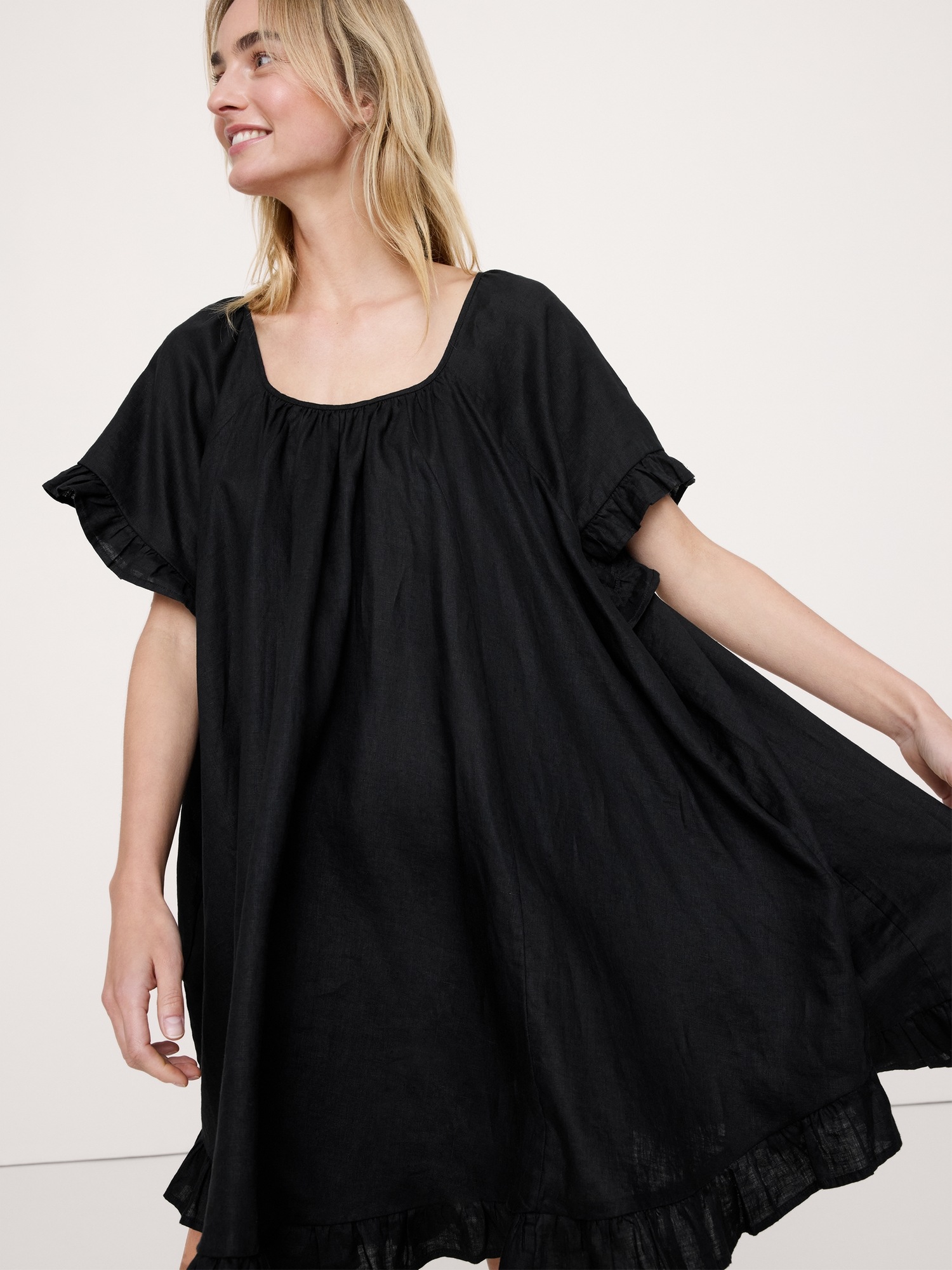 Женское платье Banana Republic Ruffle Trim Mini, цвет: Чёрный — фото 3