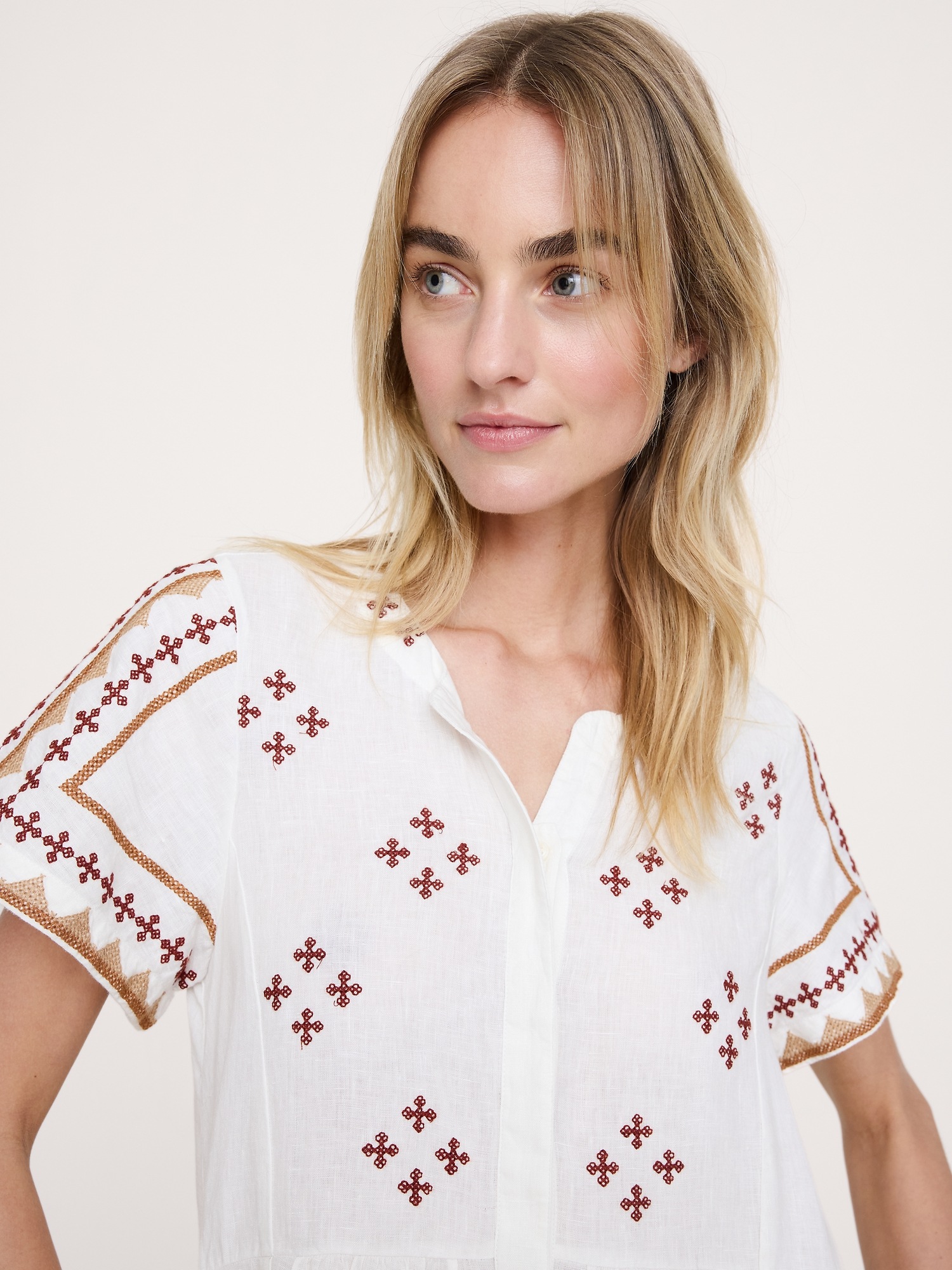 Женское платье Banana Republic Embroidered Linen Tiered Maxi, цвет: Слоновая кость — фото 3