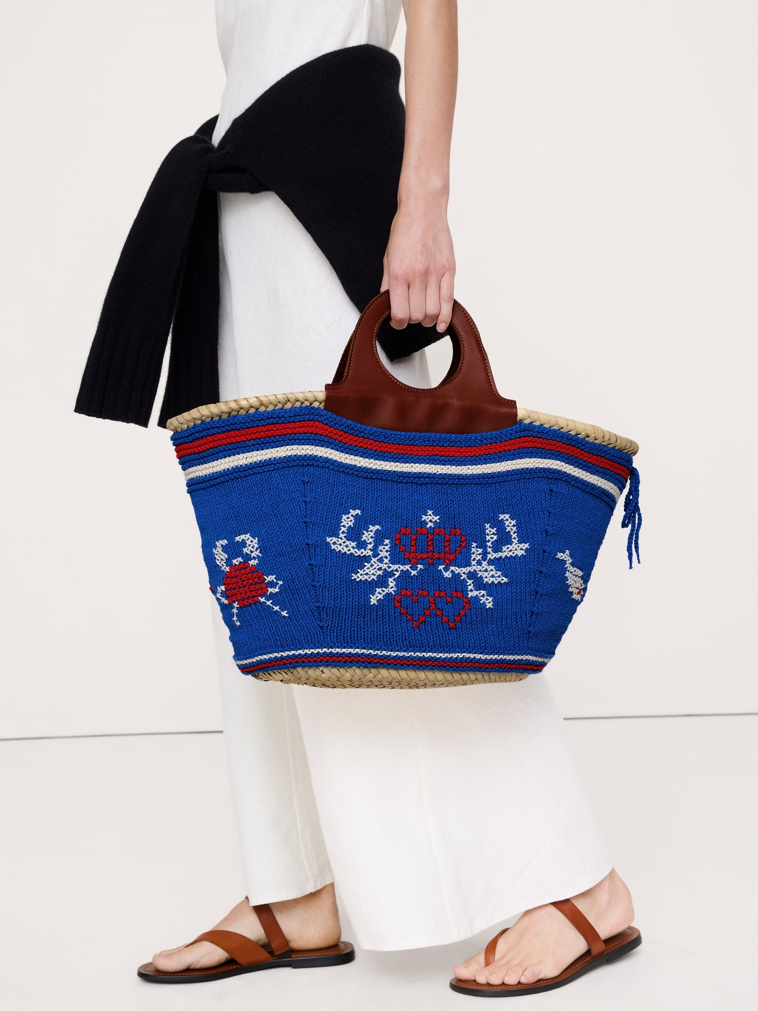 Image number 2 showing, Póvoa Large Embroidered Basket By Entrudo