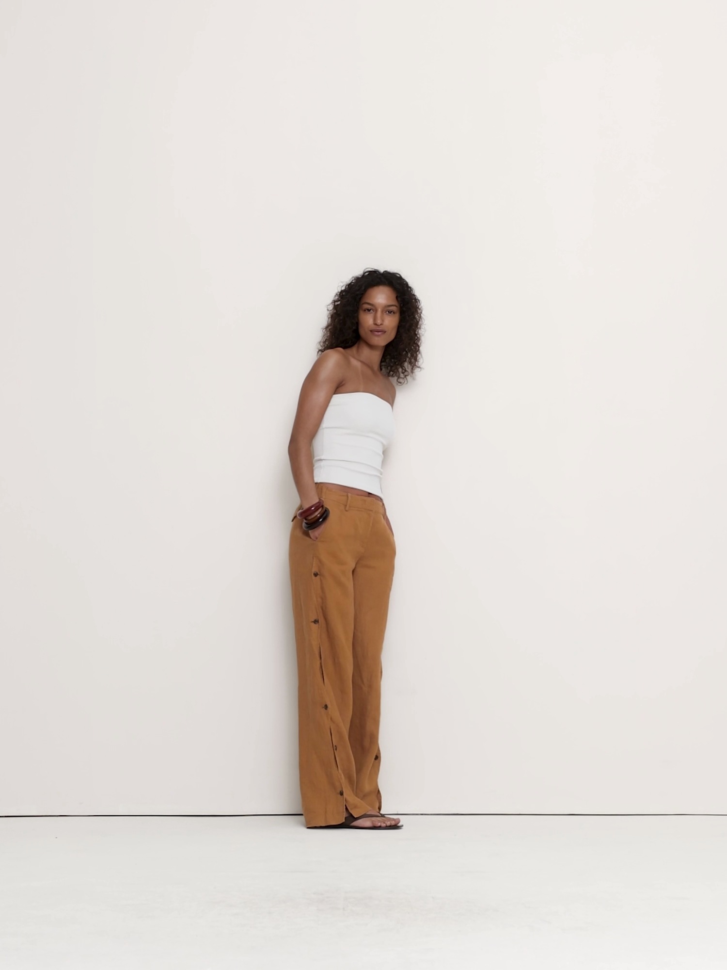Женские брюки Banana Republic The Everyday Wide-Leg Pant in Linen, цвет: Коричневый — фото 5