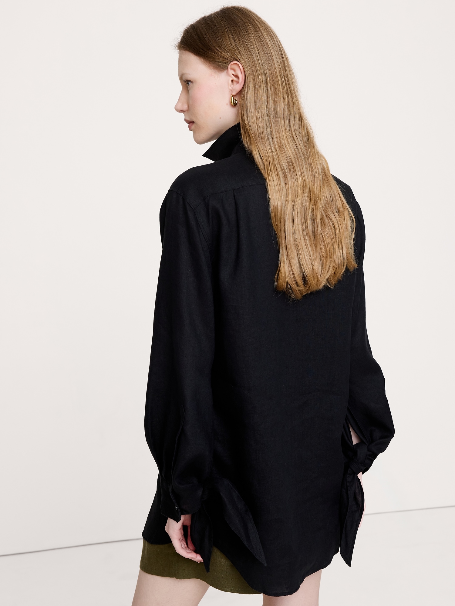Image number 4 showing, The Oversized Tie-Cuff Shirt in Linen