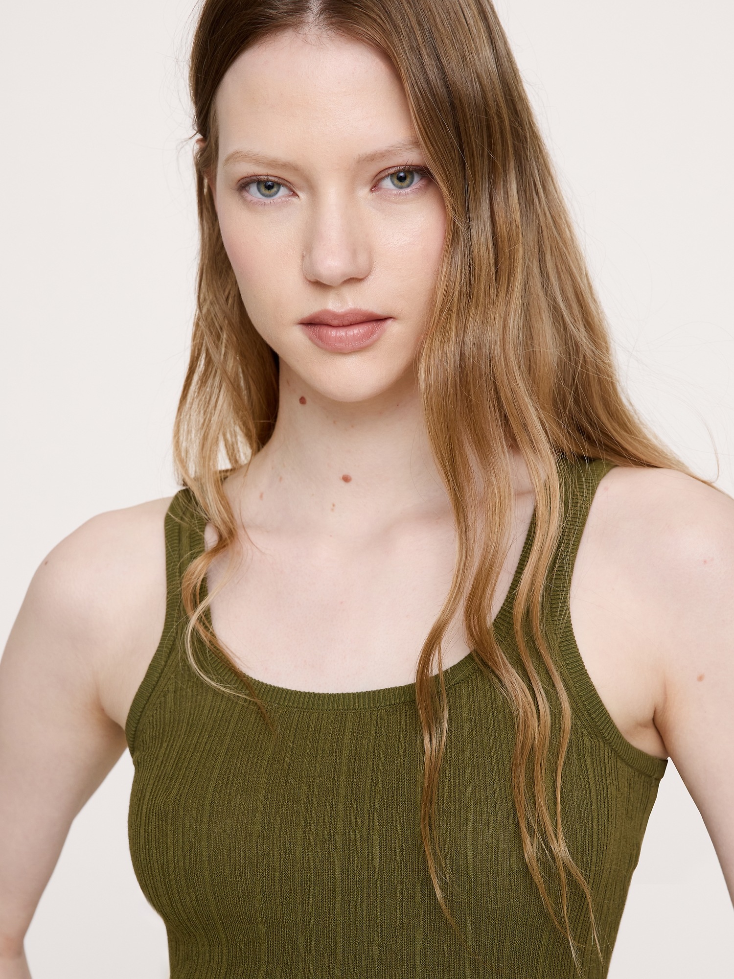 Женский топ Banana Republic Crinkle Knit Tank, цвет: Зелёный — фото 3