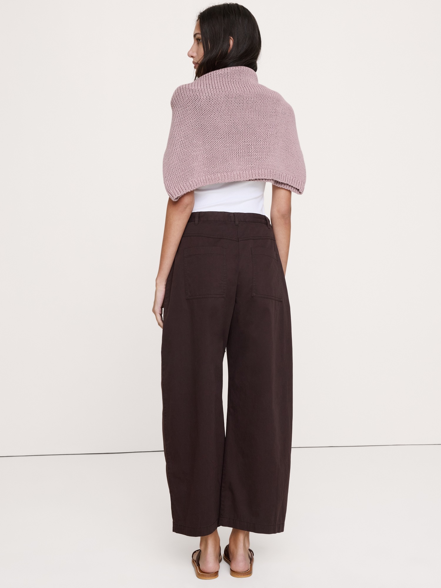 Женские брюки Banana Republic Mid-Rise Barrel Cotton Poplin Pant, цвет: Шоколадный коричневый — фото 2