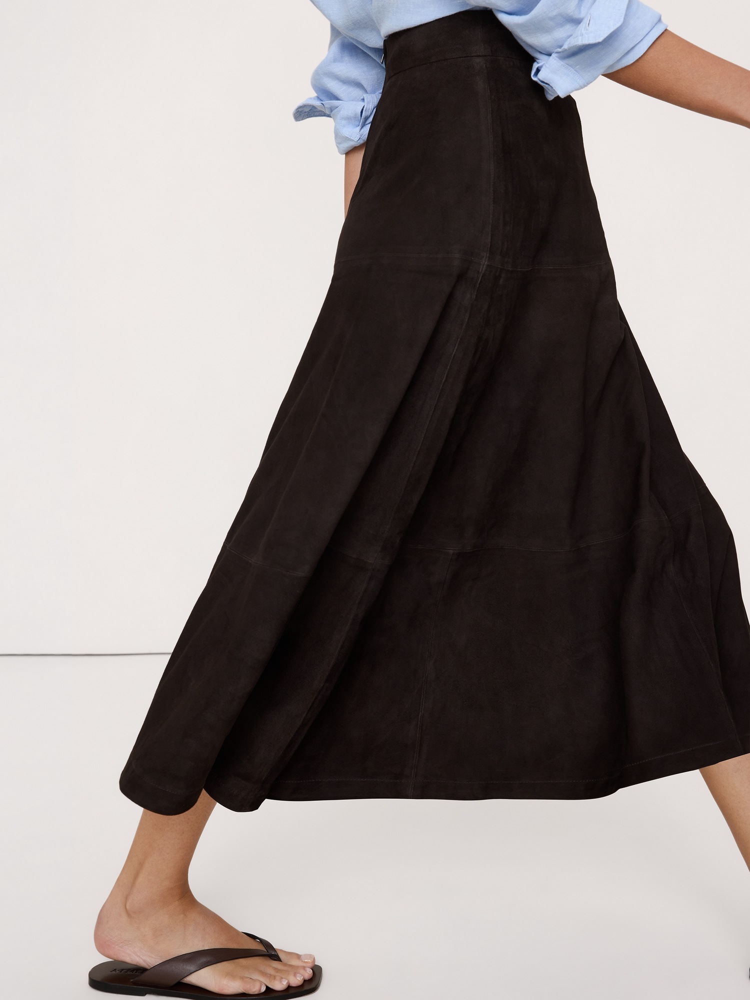 Женская юбка Banana Republic Suede Midi, цвет: Коричневый — фото 3