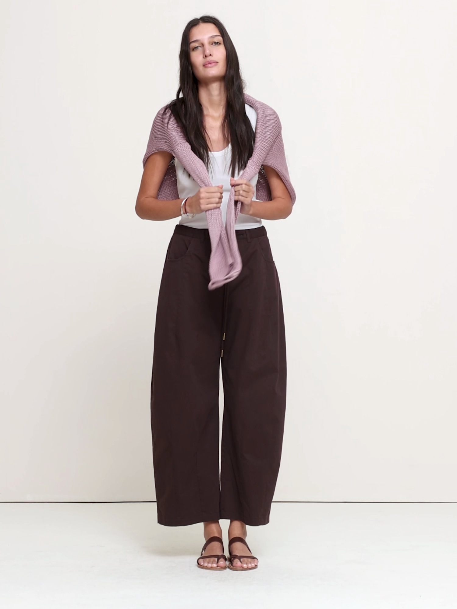 Женские брюки Banana Republic Mid-Rise Barrel Cotton Poplin Pant, цвет: Шоколадный коричневый — фото 5