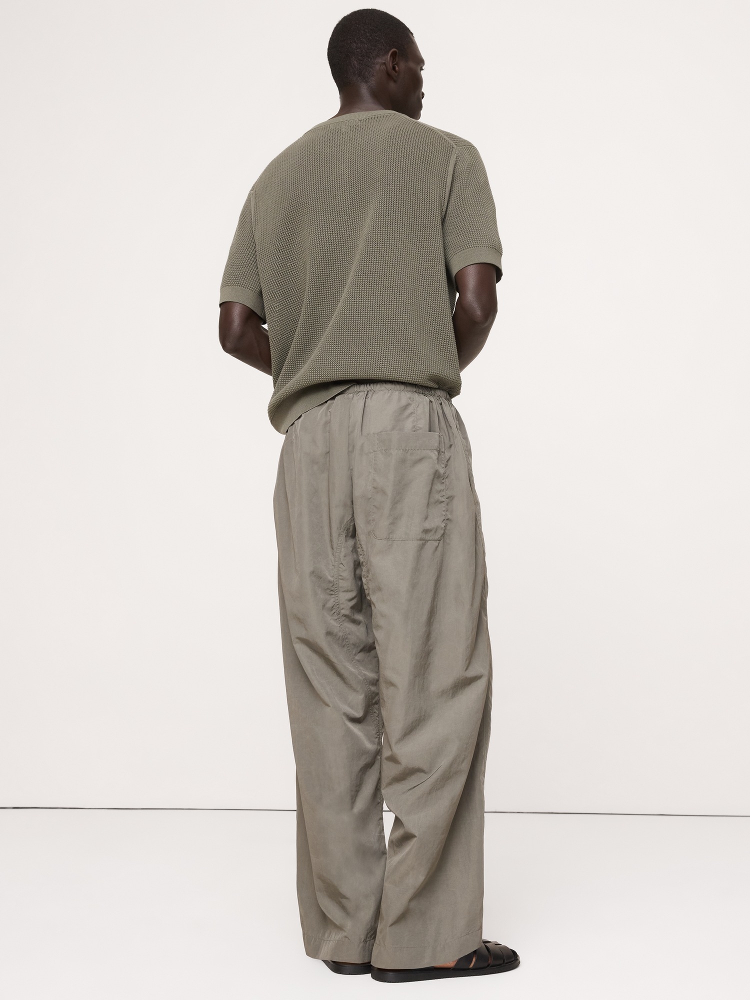 Мужские брюки Banana Republic Loose Pull-On Flight Pant, цвет: Зелёный — фото 2