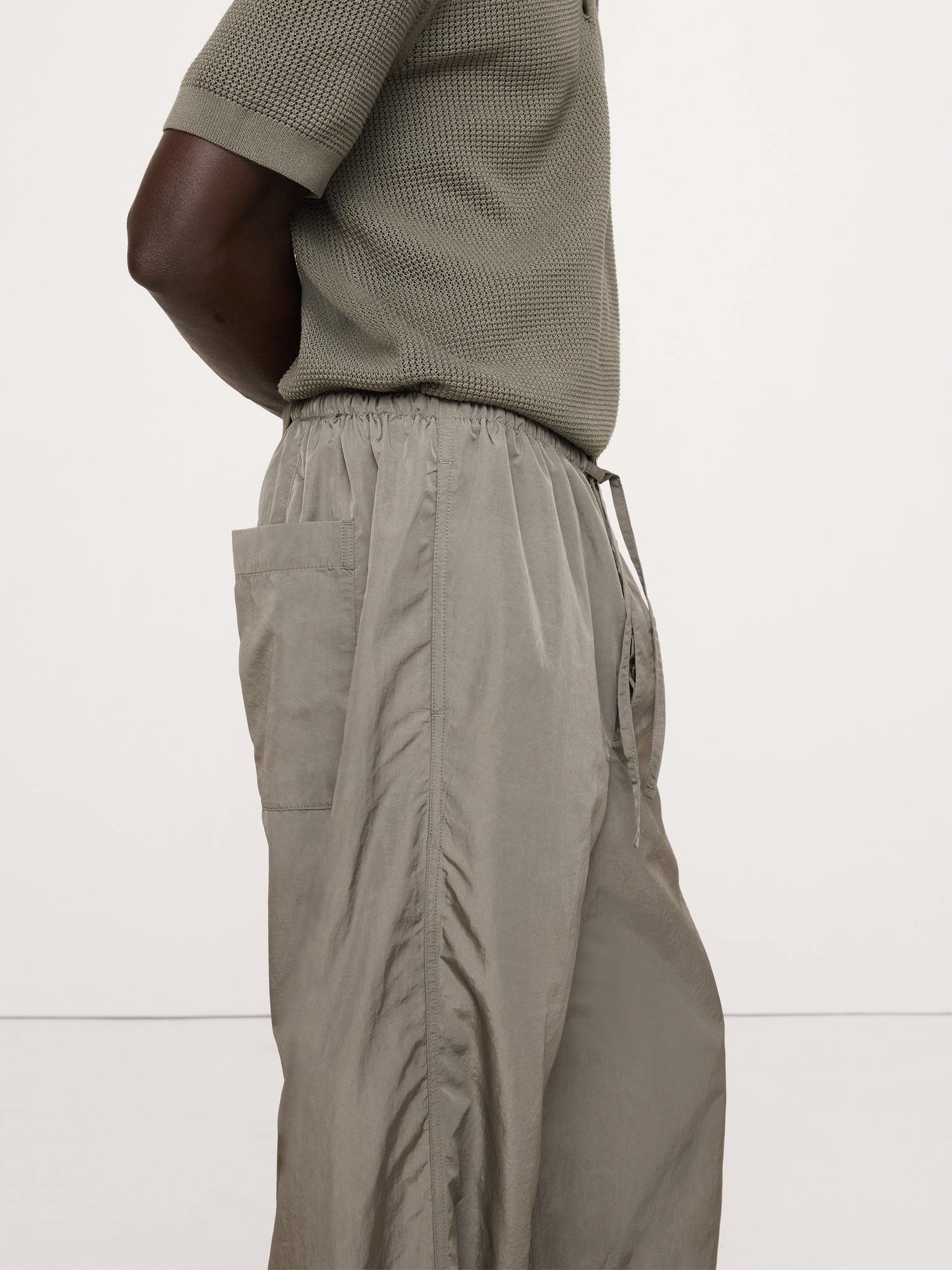 Мужские брюки Banana Republic Loose Pull-On Flight Pant, цвет: Зелёный — фото 3