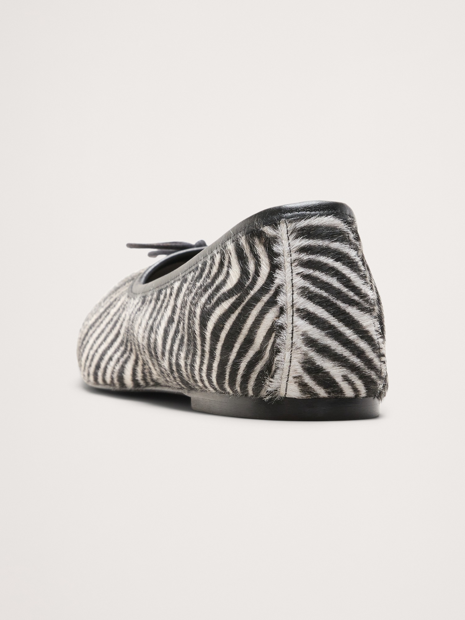 Женские балетки Freda Salvador Jada Zebra Square-Toe Ballet Flat, цвет: Зебра чёрный — фото 4