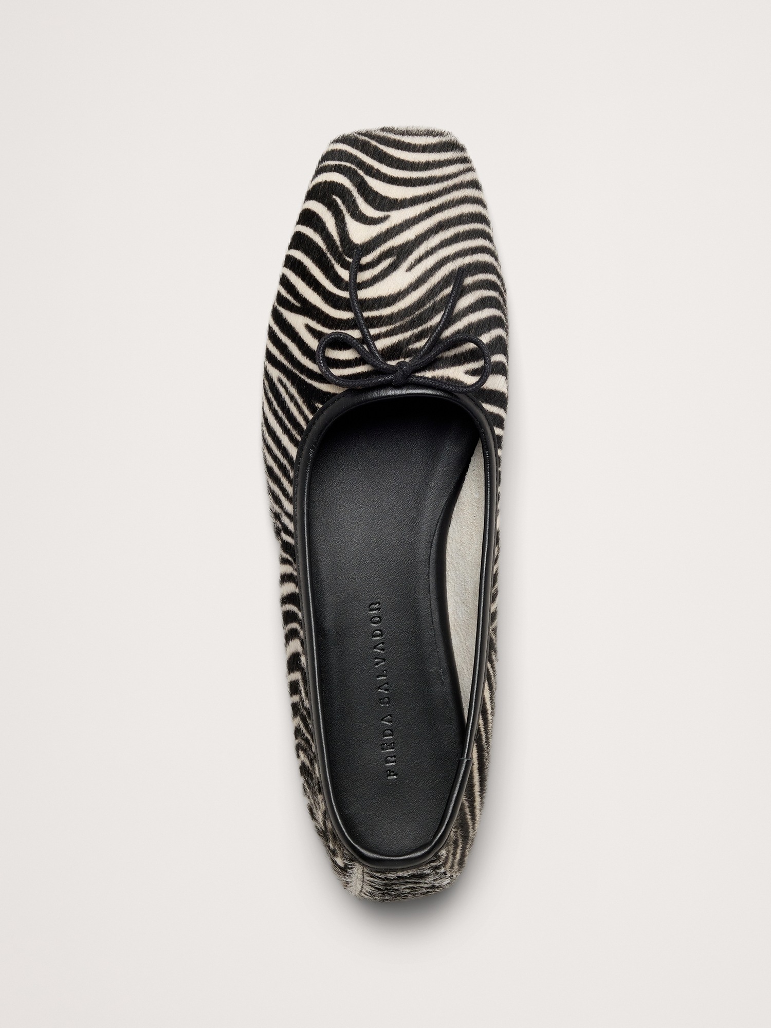 Женские балетки Freda Salvador Jada Zebra Square-Toe Ballet Flat, цвет: Зебра чёрный — фото 5