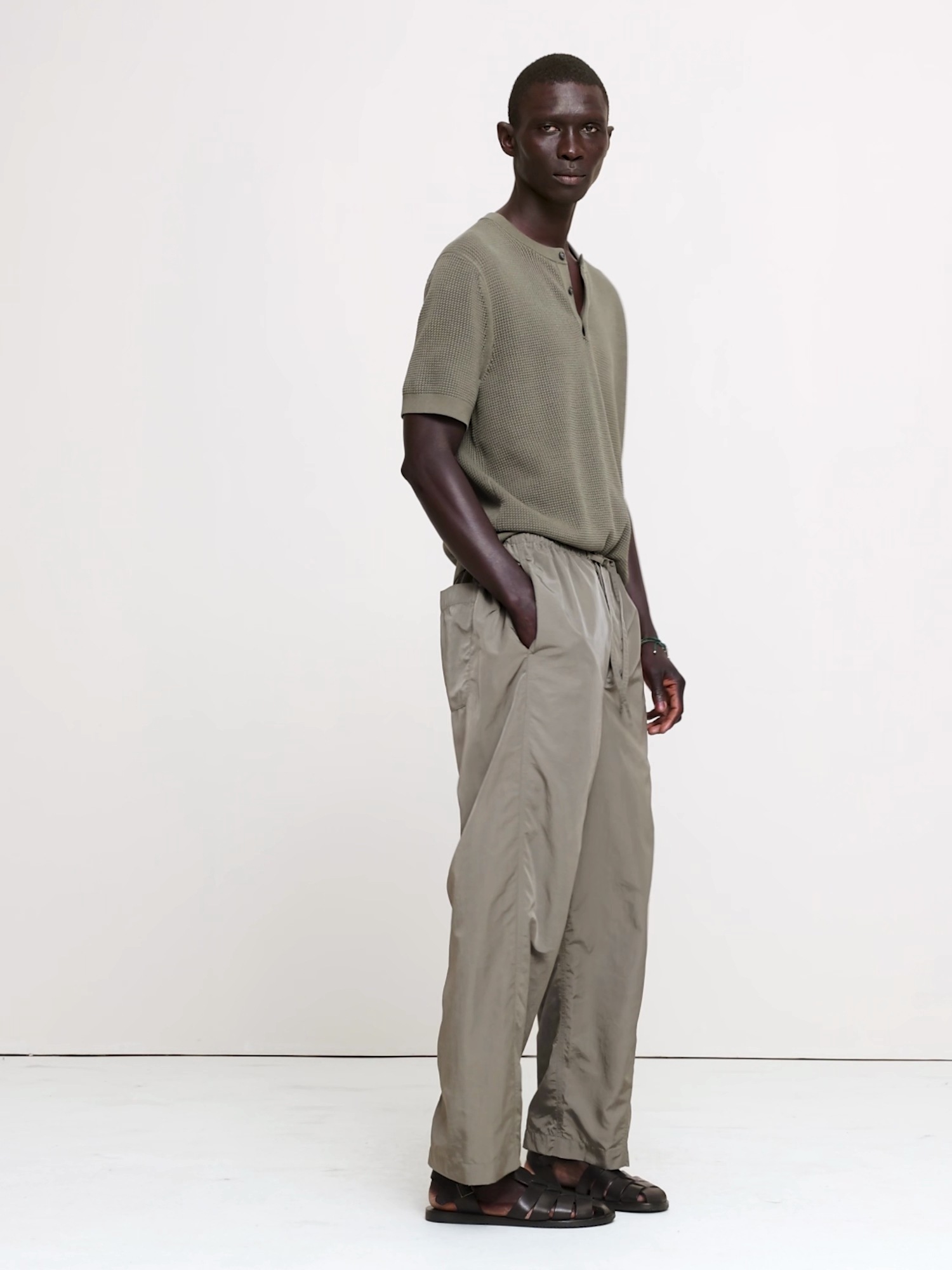 Мужские брюки Banana Republic Loose Pull-On Flight Pant, цвет: Зелёный — фото 5