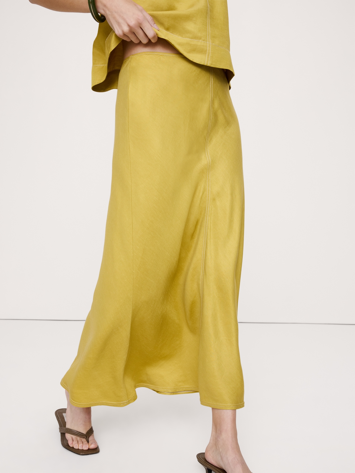 Image number 5 showing, Viscose-Linen Bias-Cut Maxi Skirt
