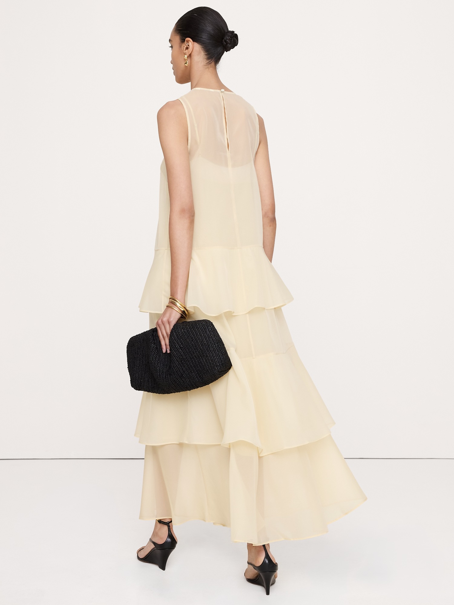 Женское платье Banana Republic Organza Tiered Maxi, цвет: Бежевый — фото 2
