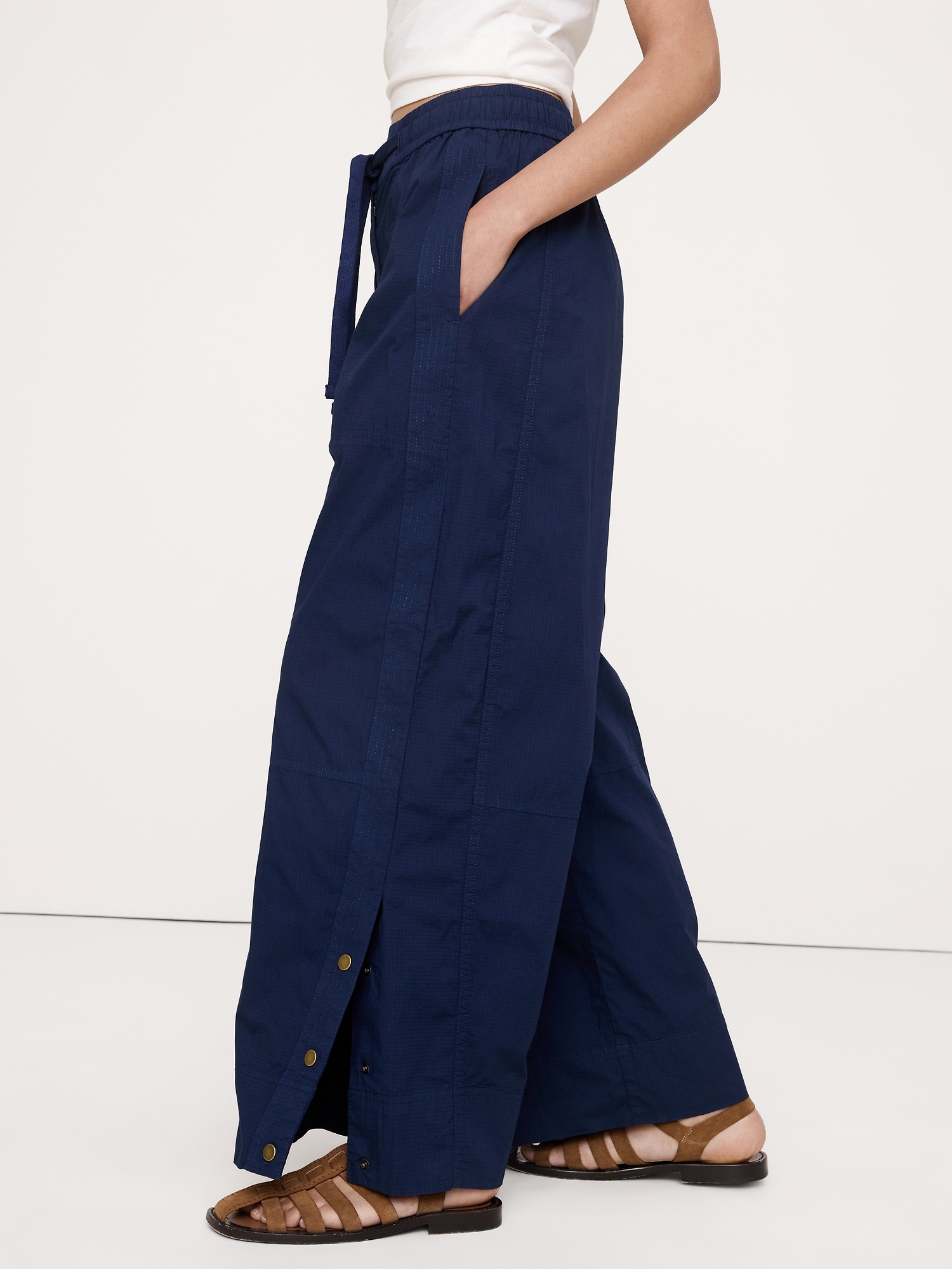 Женские брюки Banana Republic Ripstop Cotton Pull-On Pant, цвет: Тёмно-синий — фото 3
