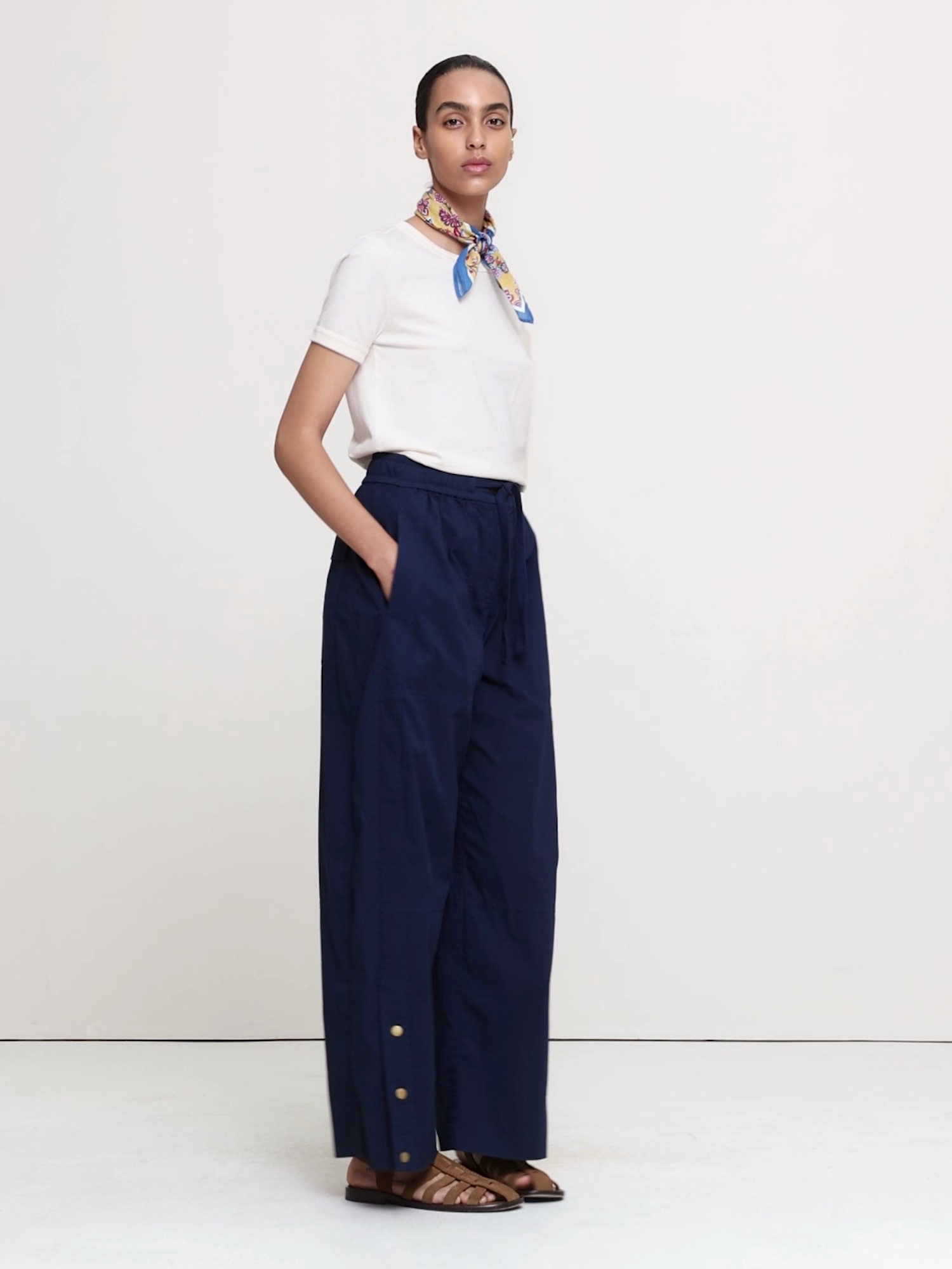 Женские брюки Banana Republic Ripstop Cotton Pull-On Pant, цвет: Тёмно-синий — фото 5