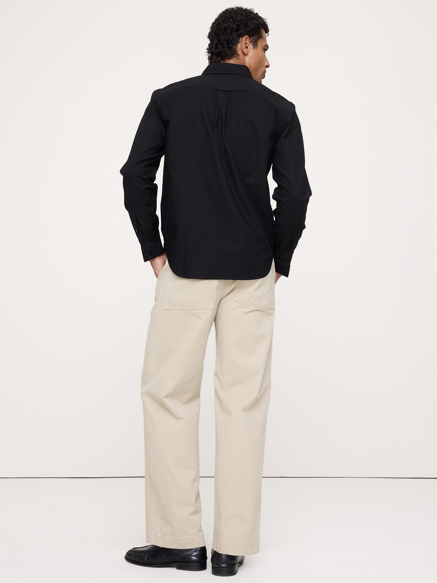 Мужская рубашка Banana Republic Standard-Fit Cotton Oxford, цвет: Чёрный — фото 2