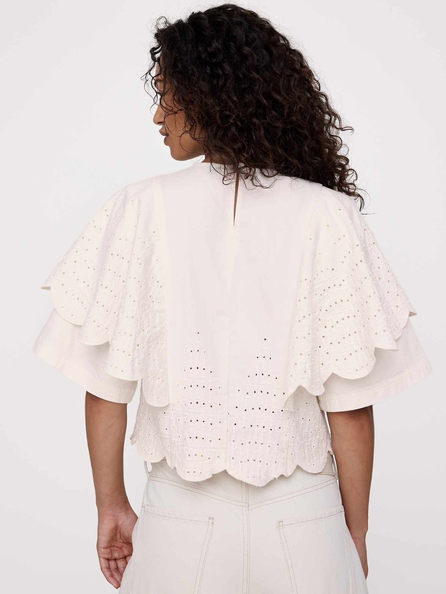 Женский топ Banana Republic Eyelet Chambray Ruffle-Sleeve Top, цвет: Экрю — фото 2