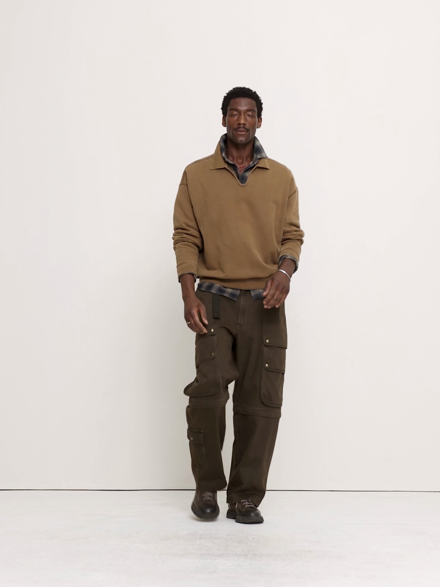 Мужские брюки Banana Republic Cotton-Twill Cargo Convertible Pant, цвет: Тёмный коричневый — фото 6
