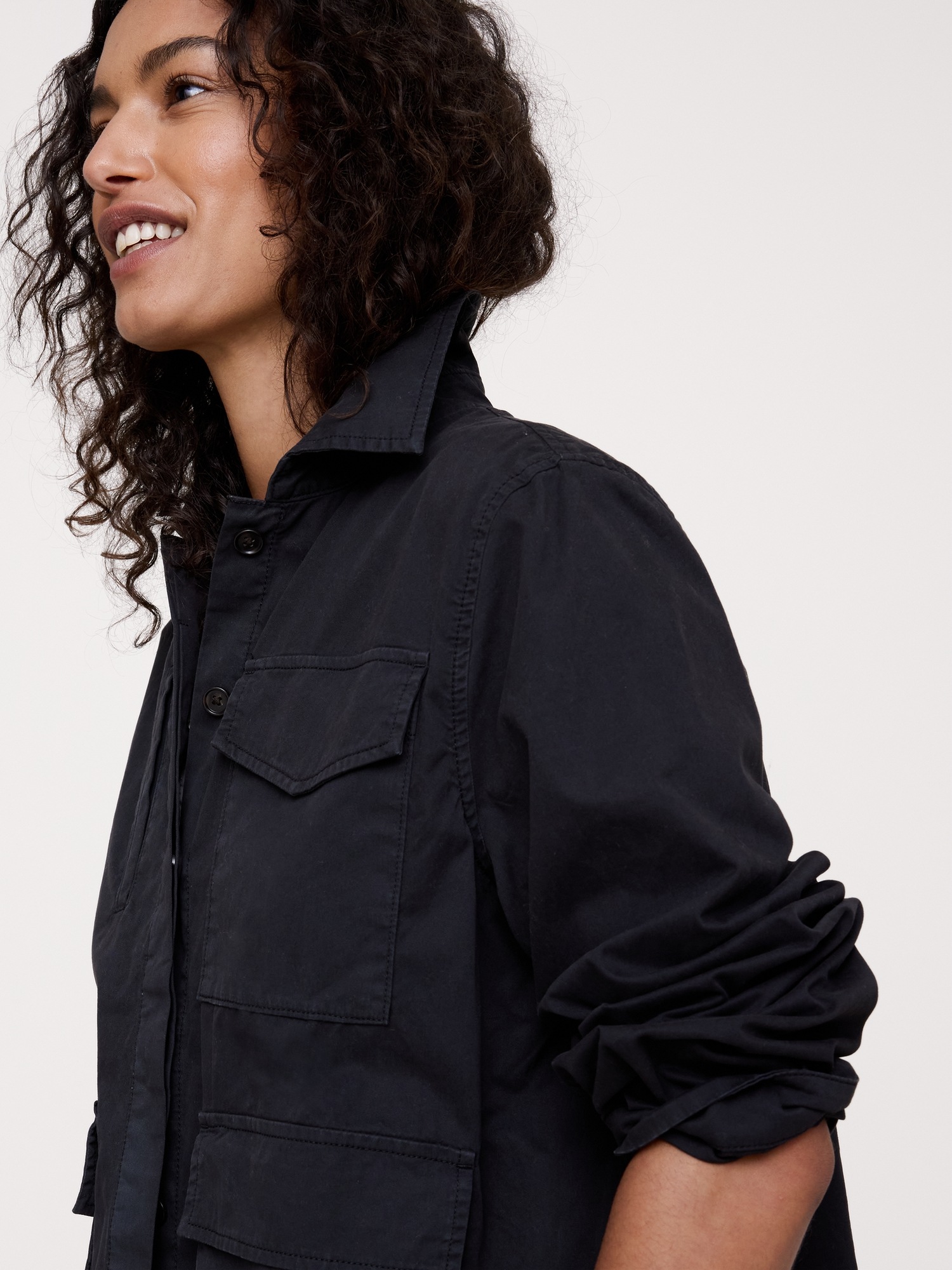 Женская куртка Banana Republic Cotton Twill Shirt Jacket, цвет: Чёрный — фото 3
