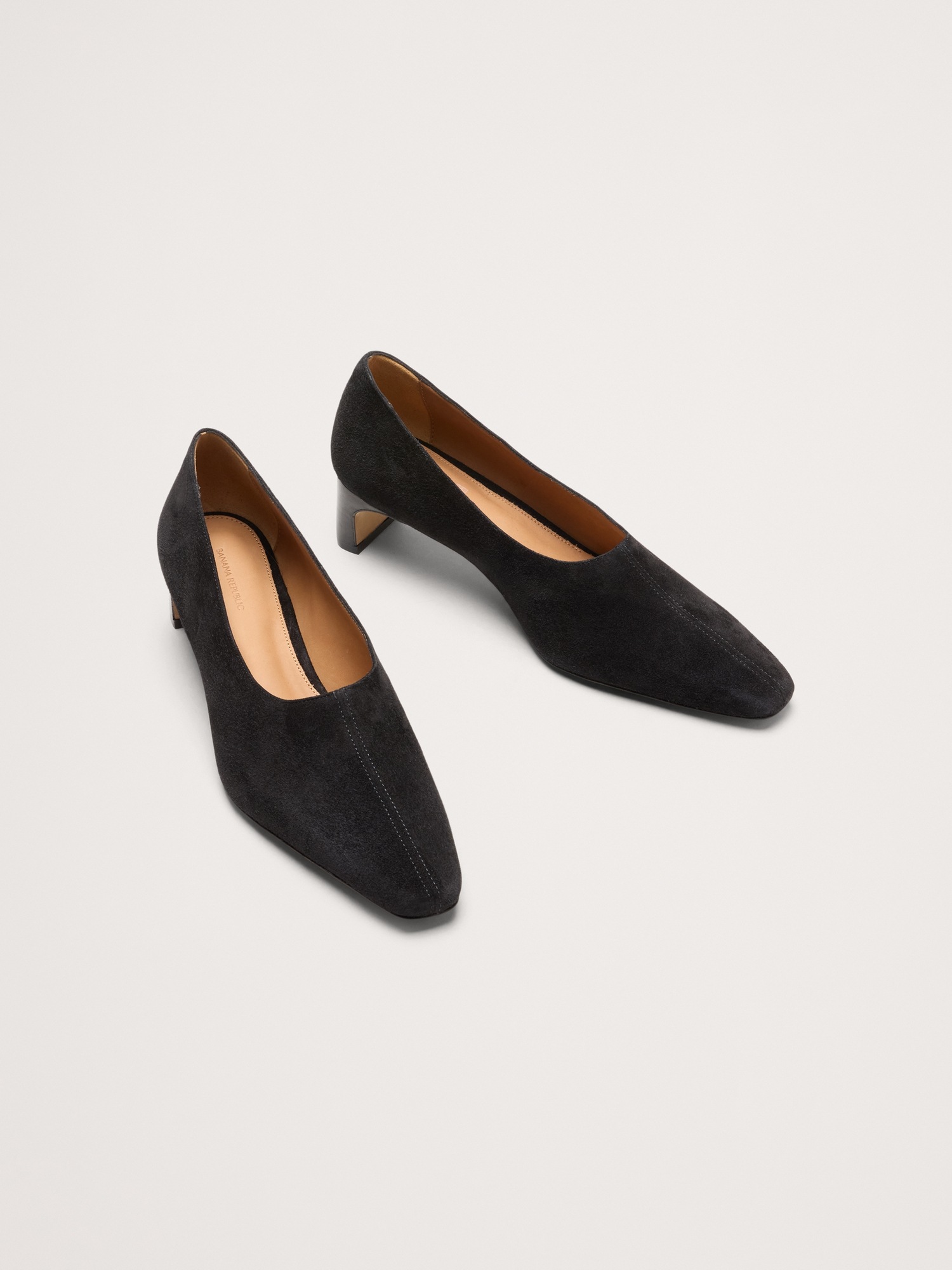 Женские туфли Banana Republic Italian Suede Court Heel, цвет: Чёрный — фото 3
