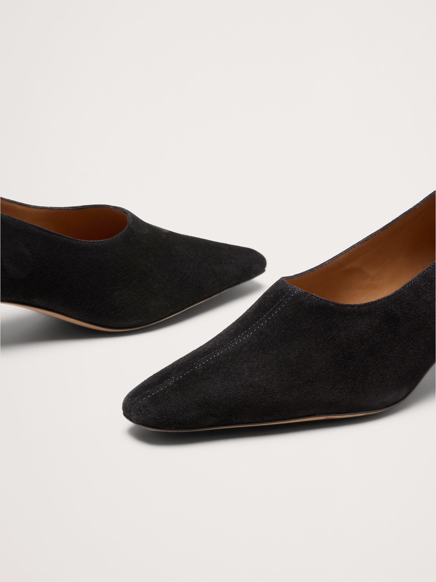 Женские туфли Banana Republic Italian Suede Court Heel, цвет: Чёрный — фото 6