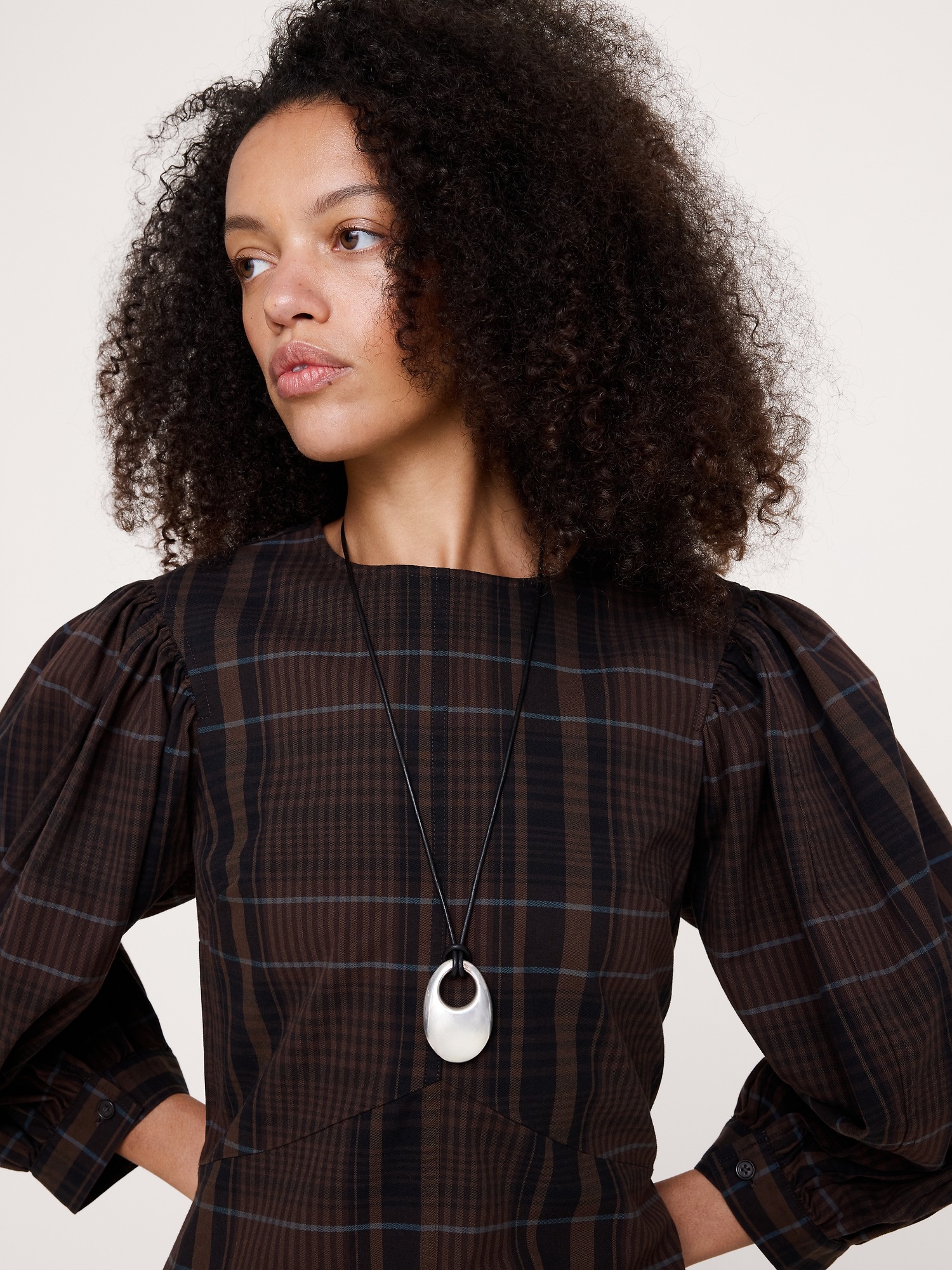 Женское платье Banana Republic Cotton Poplin Puff-Sleeve Midi, цвет: Коричневый клетчатый — фото 3