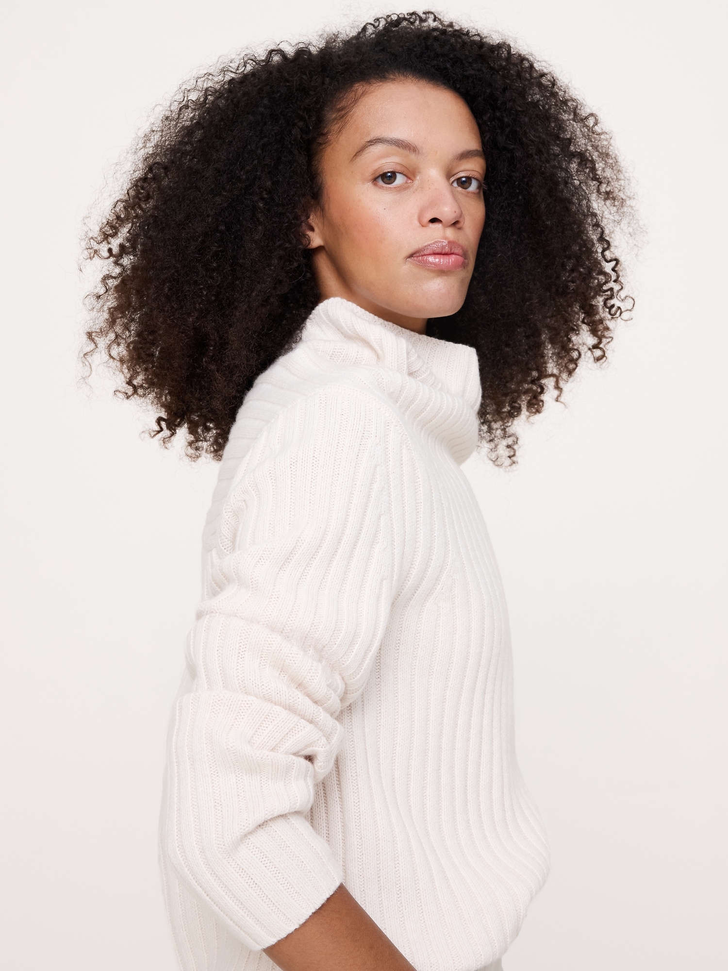 Женский свитер Banana Republic Wool-Cotton Drape-Neck, цвет: Кремовый белый — фото 3