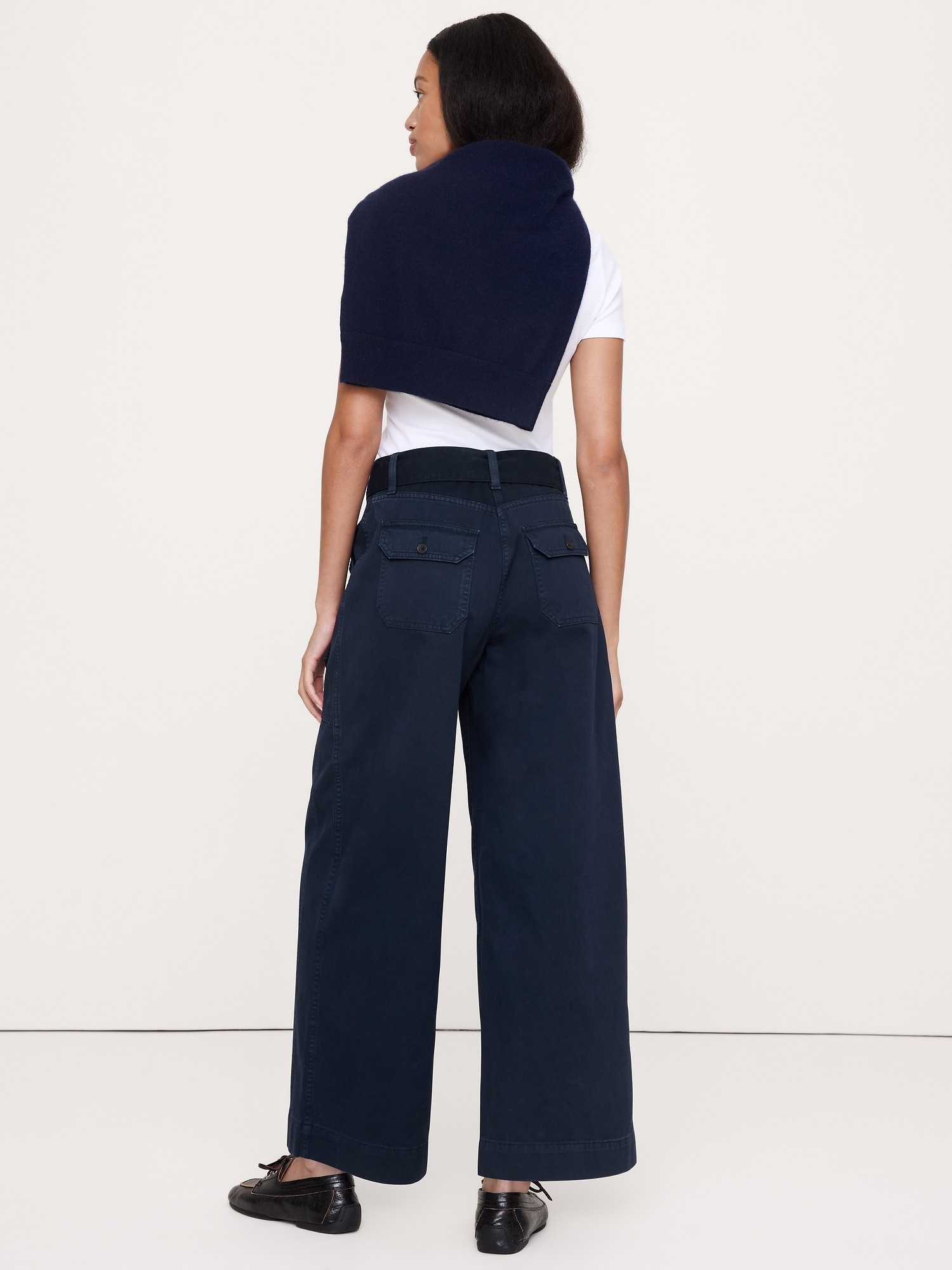 Женские брюки Banana Republic High-Rise Wide-Leg Cotton Utility Pant, цвет: Тёмно-синий — фото 2