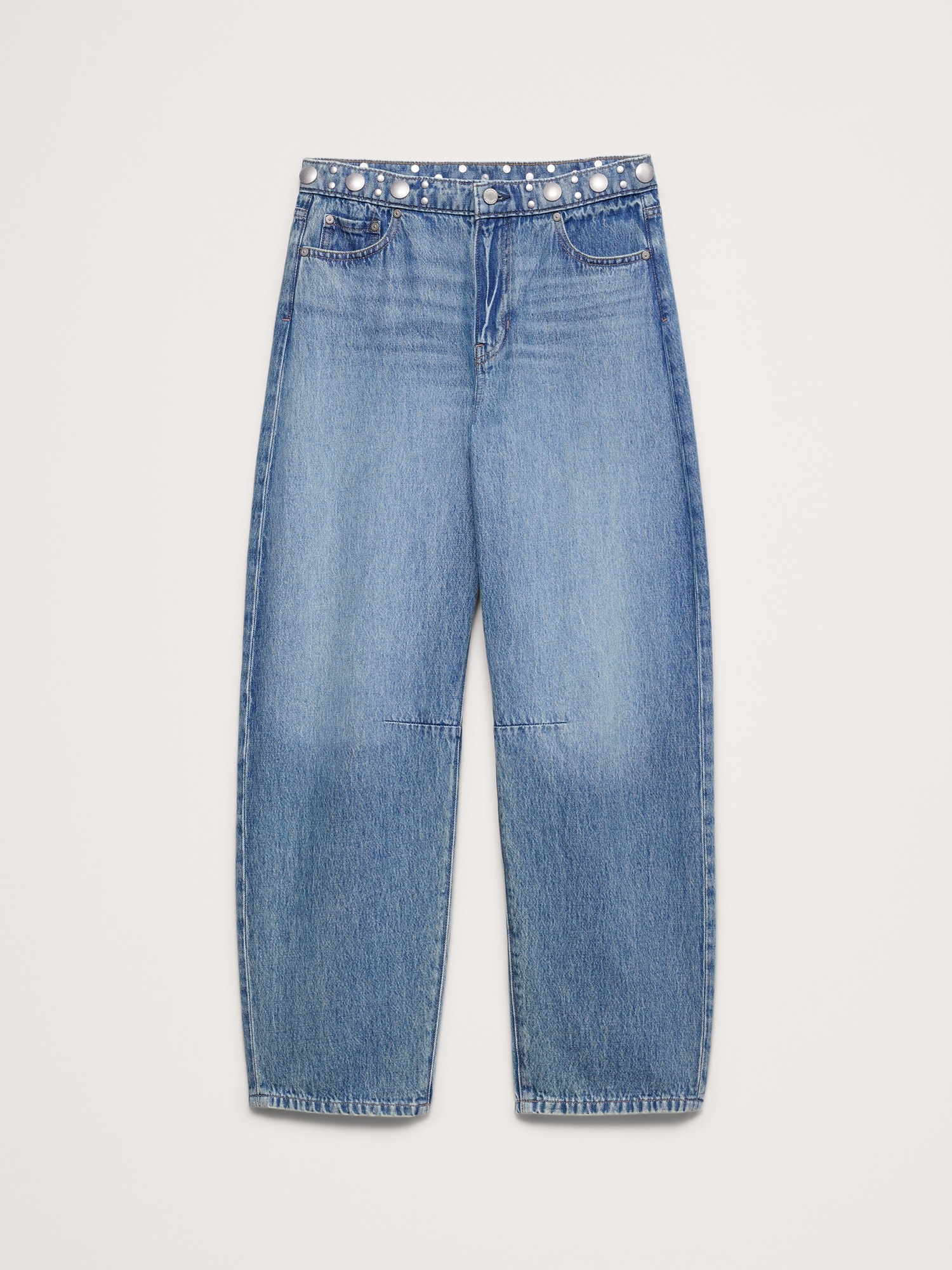 Женские джинсы Banana Republic Mid-Rise Barrel Studded Ankle Jean, цвет: Средняя светлая варка — фото 5