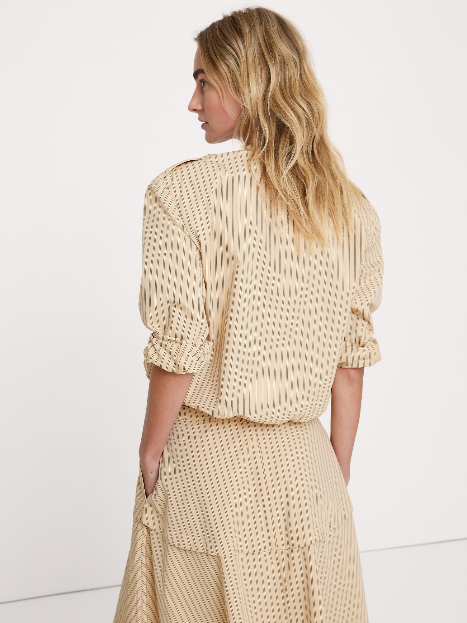 Женская рубашка Banana Republic Cotton Poplin Bubble-Hem, цвет: Кремовый белый полосатый — фото 3