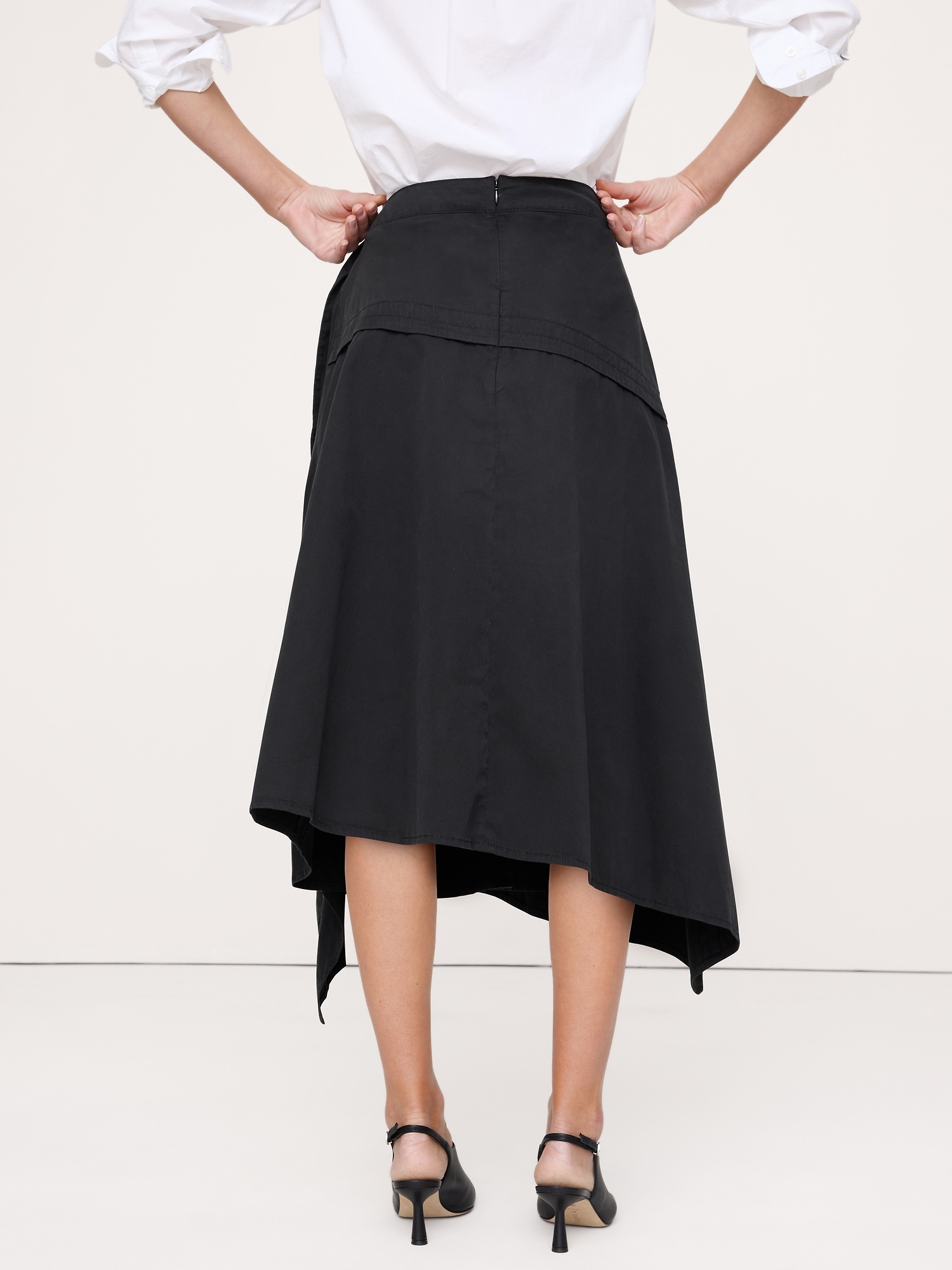 Женская юбка Banana Republic Cotton Twill Asymmetrical Wrap Midi, цвет: Чёрный — фото 2
