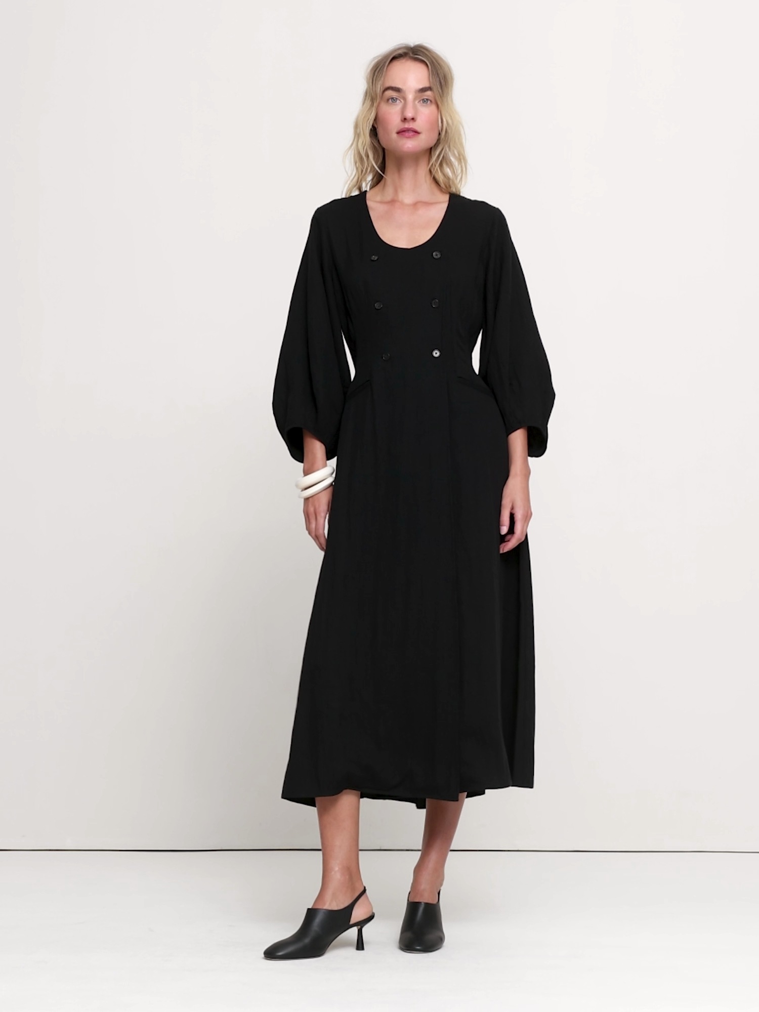 Женское платье Banana Republic Drapey Twill Buttoned Maxi, цвет: Чёрный — фото 4