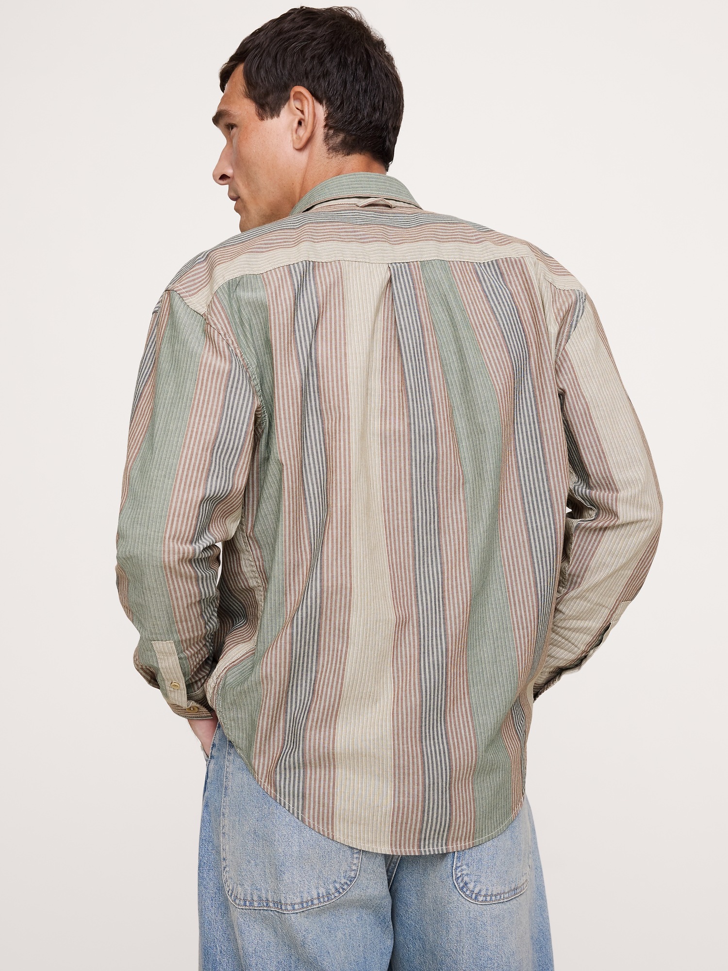 Мужская рубашка Banana Republic Relaxed-Fit Washed Cotton Poplin, цвет: Зелёный разноцветный полосатый — фото 2