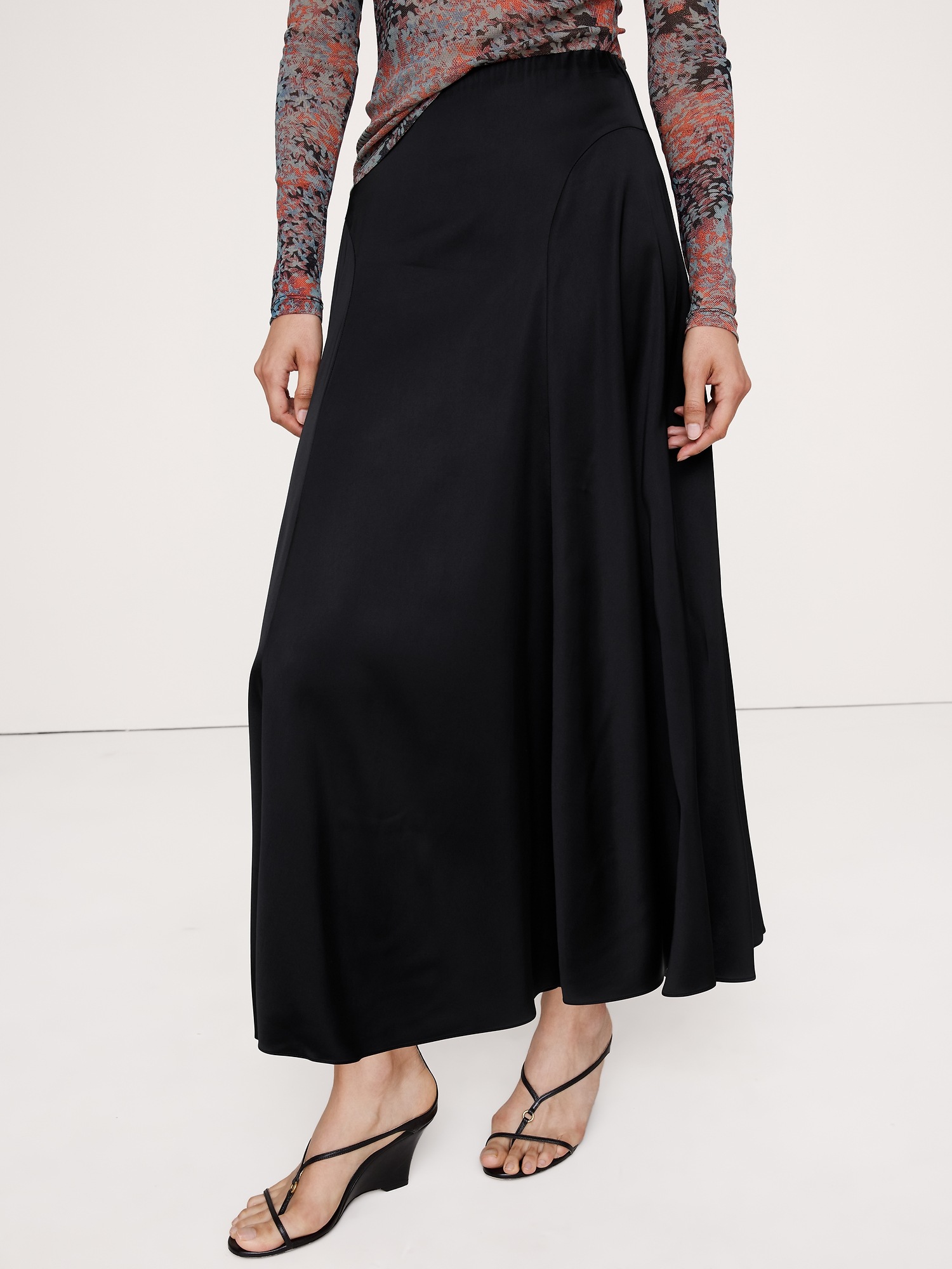Женская юбка Banana Republic Stretch-Satin Maxi, цвет: Чёрный — фото 3