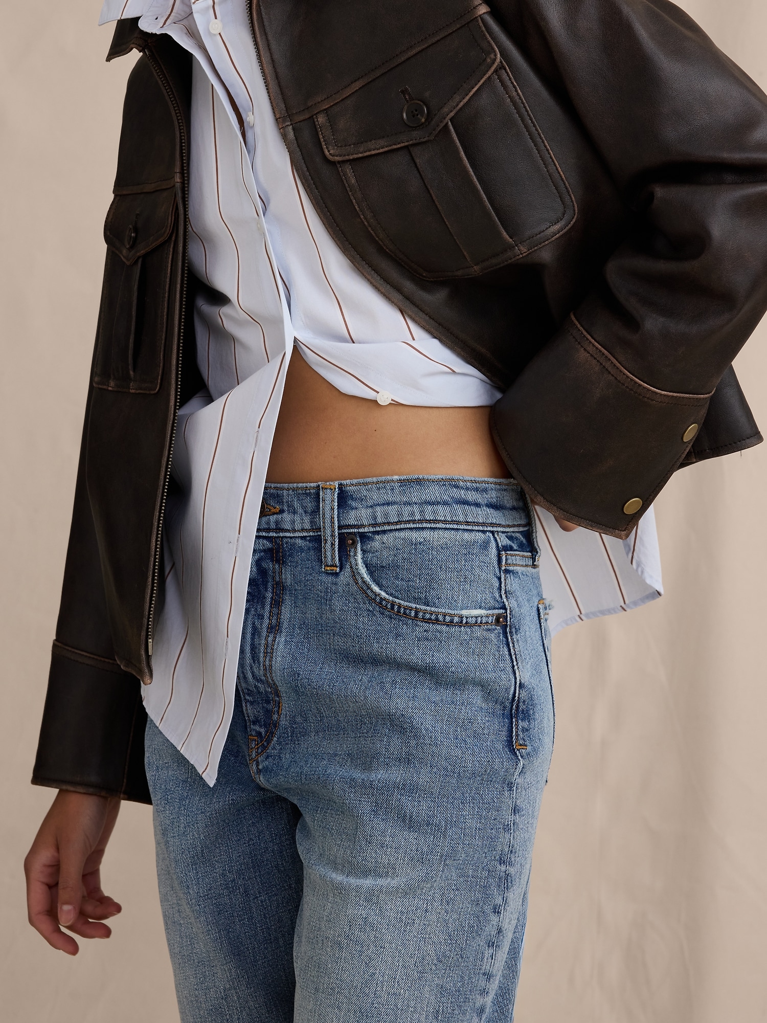 Image number 3 showing, Mid-Rise Barrel Crop Jean