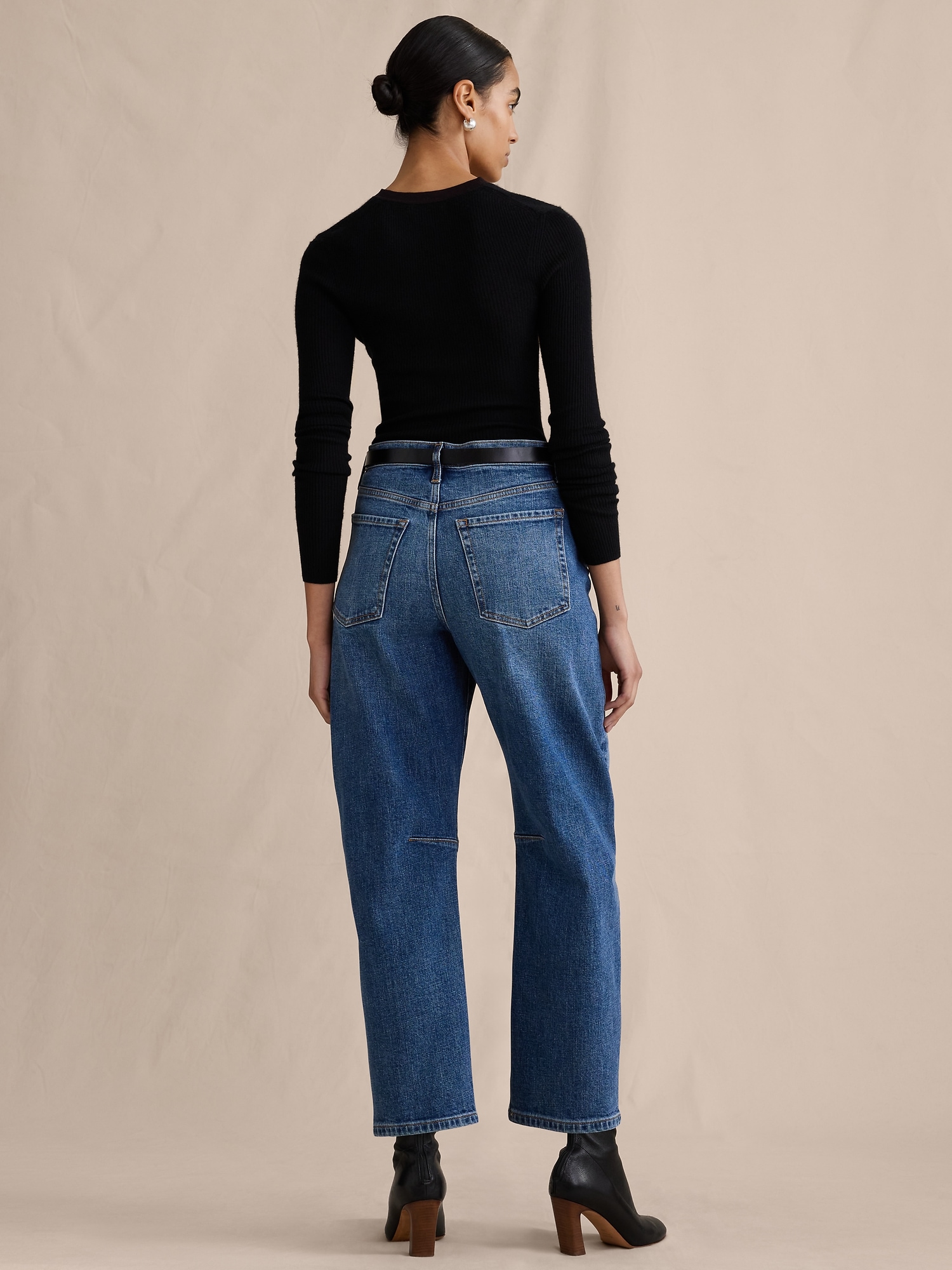 Image number 5 showing, Mid-Rise Barrel Crop Jean