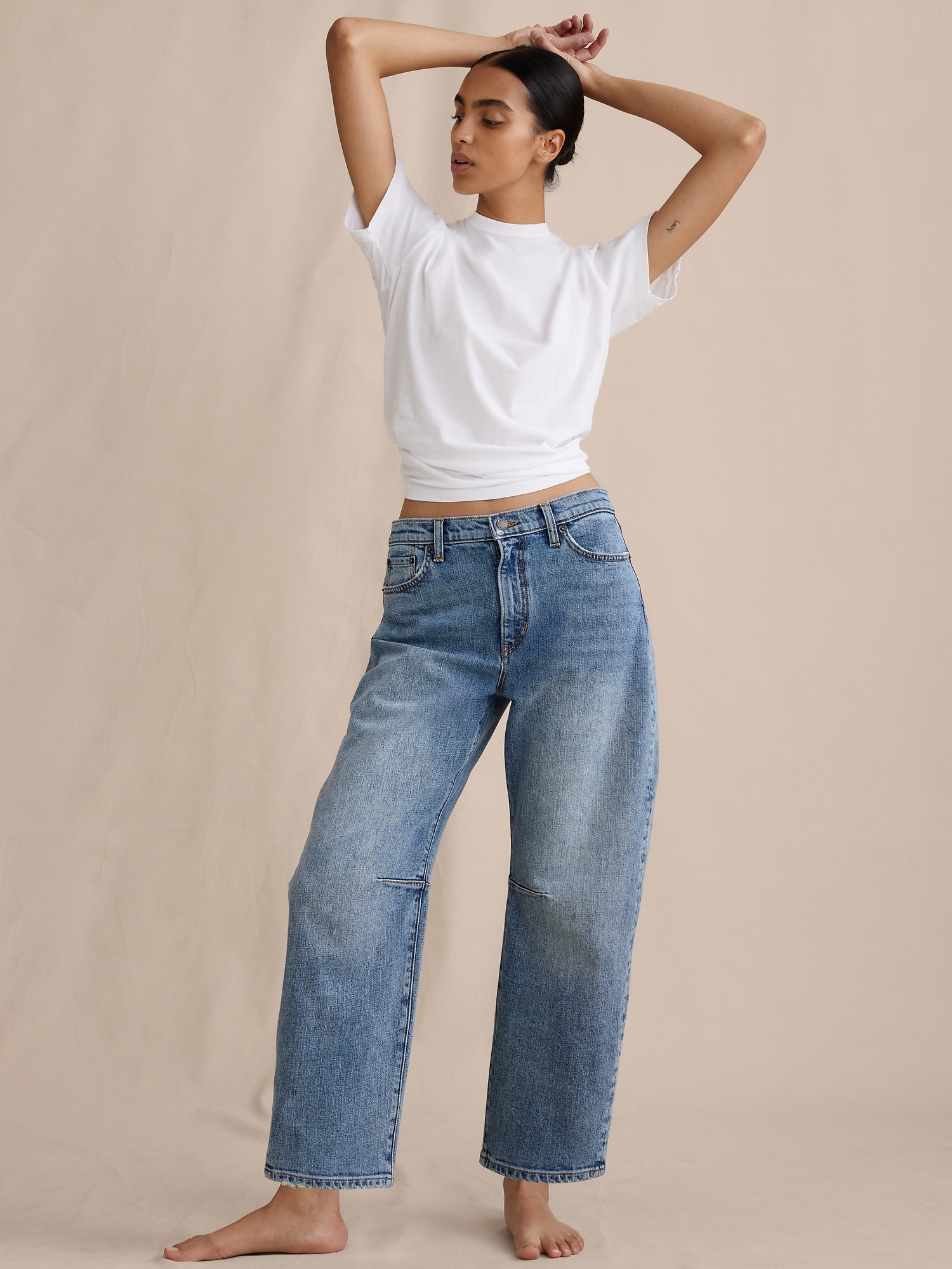 Image number 4 showing, Mid-Rise Barrel Crop Jean