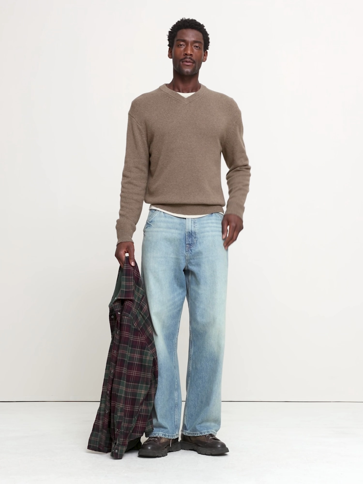 Italian Cotton-Cashmere V-Neck Sweater - thumbnail 8
