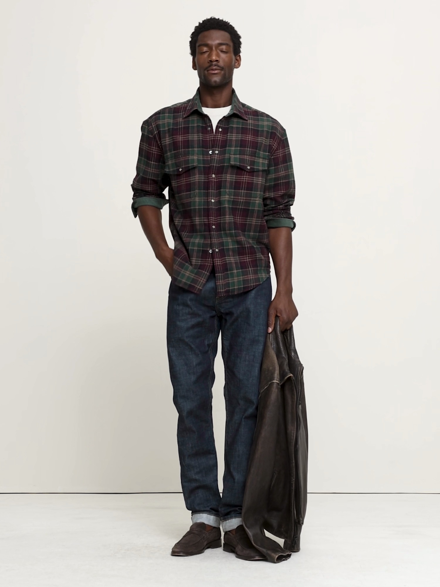 Мужская рубашка Banana Republic Relaxed-Fit Plaid Cotton Twill, цвет: Бордовый клетчатый — фото 6