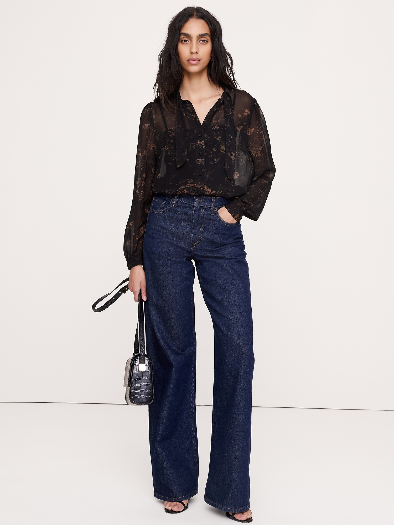 Женская блузка Banana Republic Georgette Tie-Neck Blouse, цвет: Чёрный с принтом
