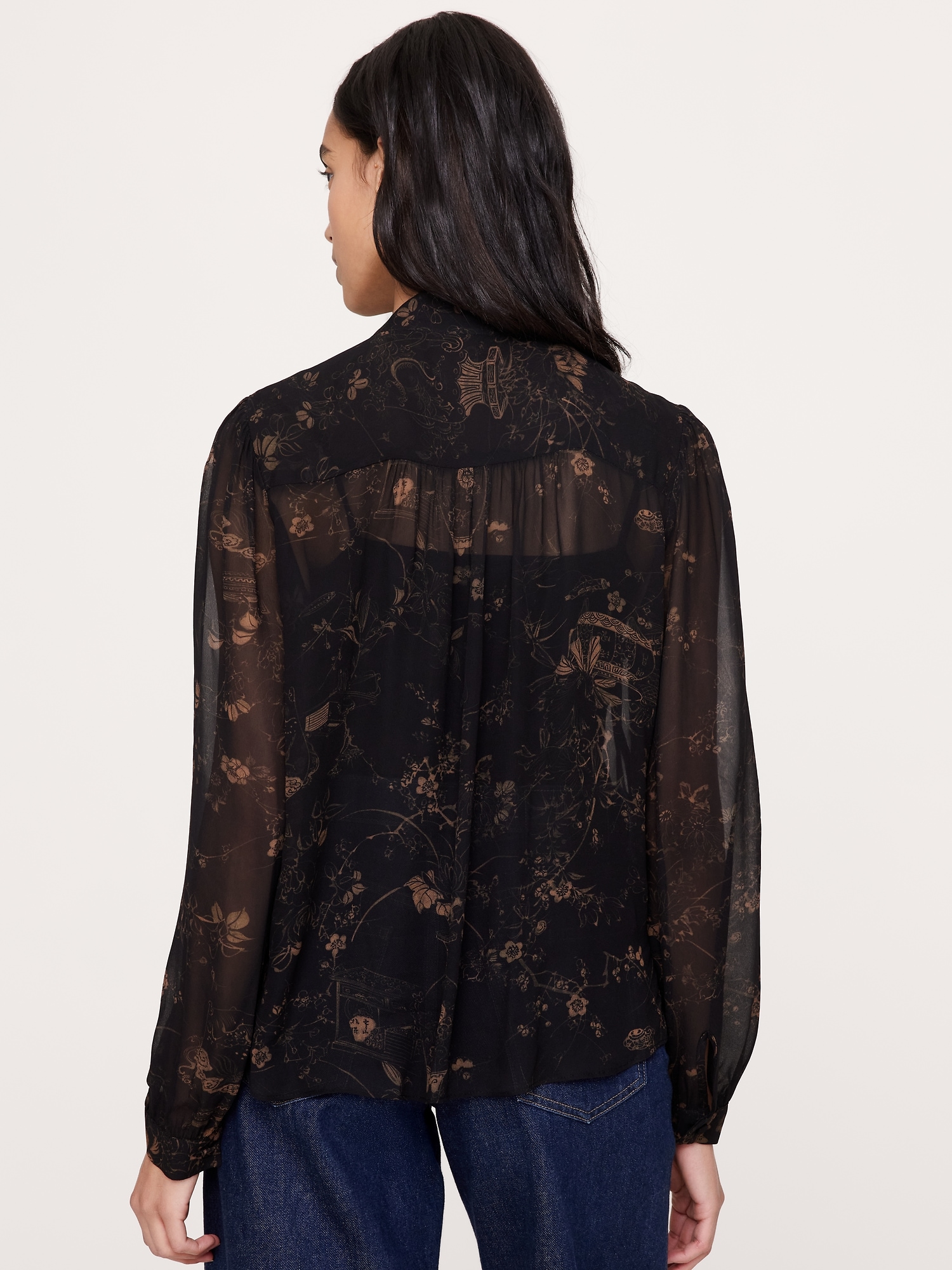 Женская блузка Banana Republic Georgette Tie-Neck Blouse, цвет: Чёрный с принтом — фото 2