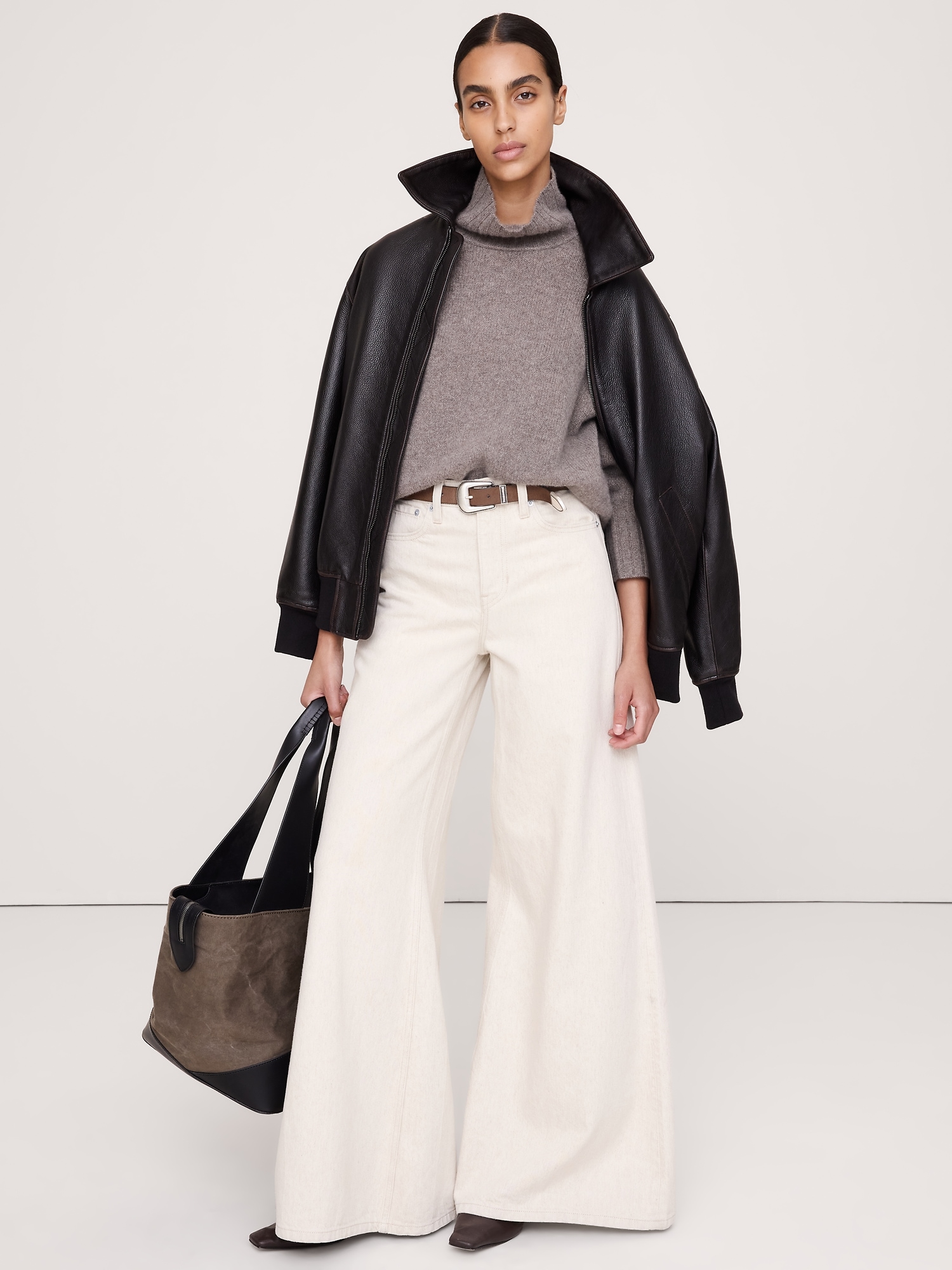 Oversized Cashmere Turtleneck Sweater - thumbnail 7