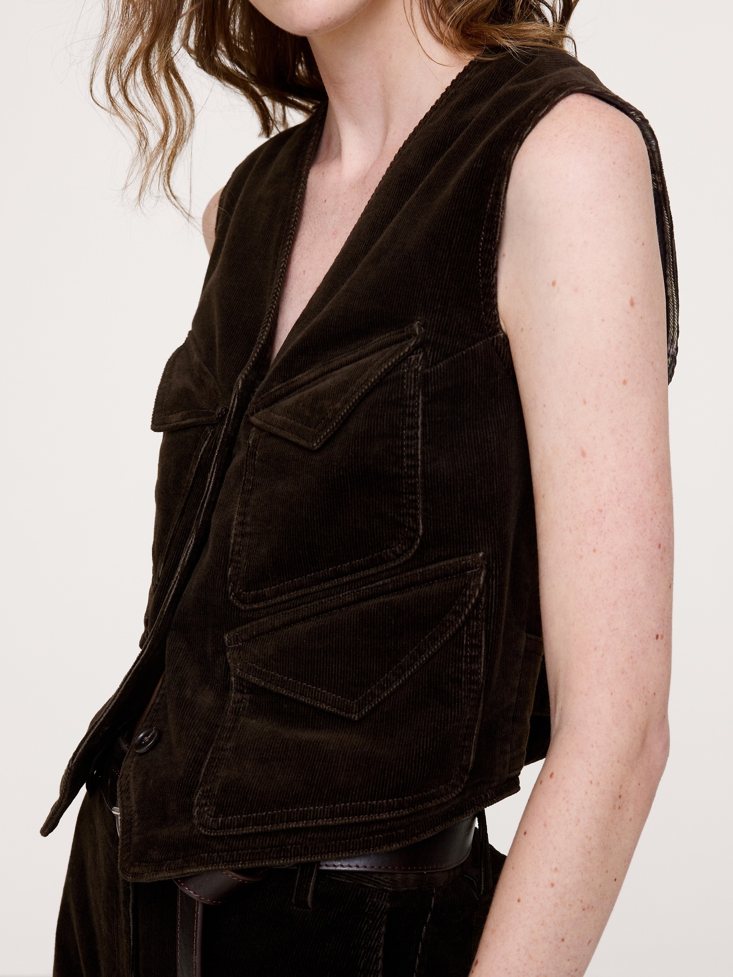 Женский жилет Banana Republic Corduroy Pocket Vest, цвет: Шоколадный коричневый — фото 4
